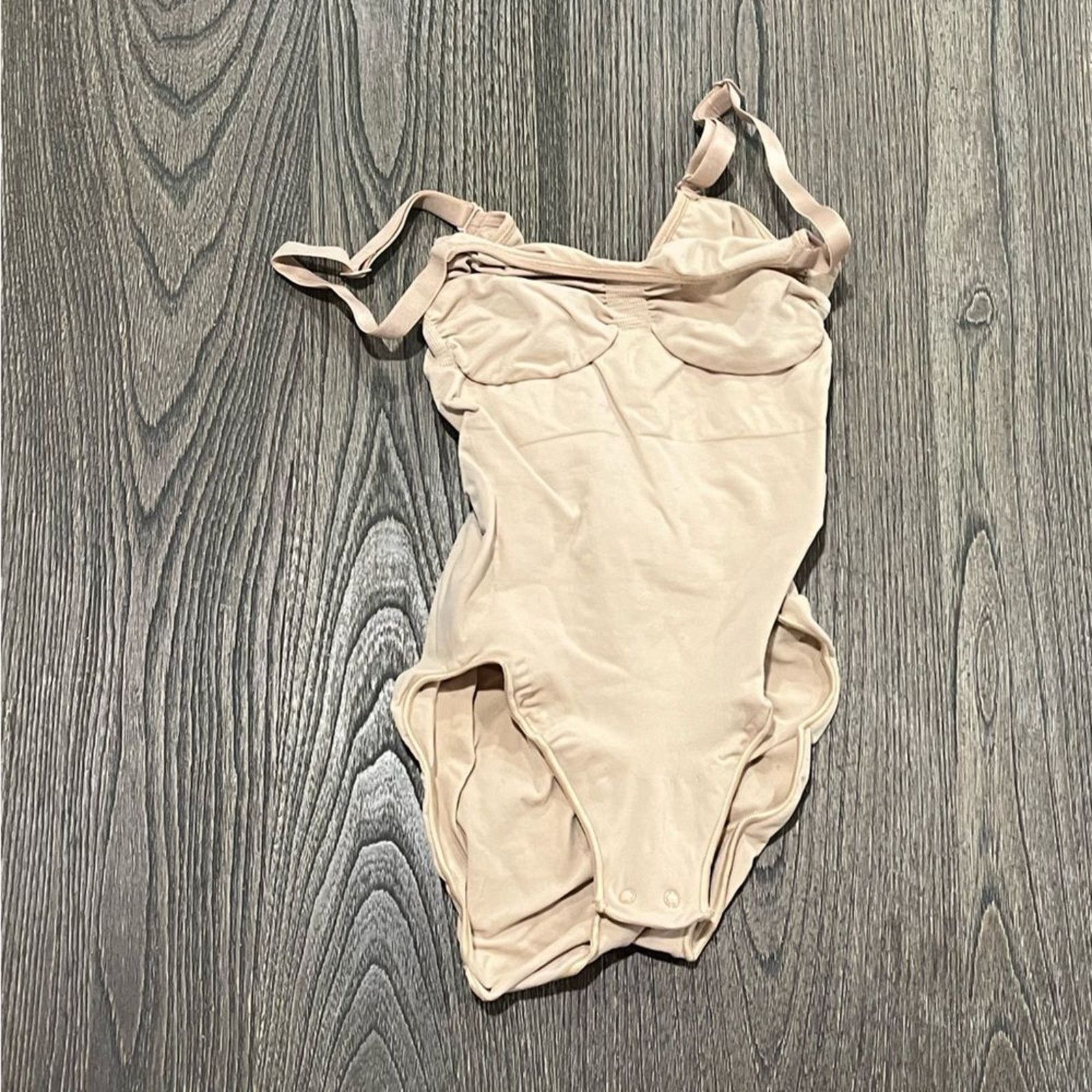 SKIMS NWOT Skims Seamless Sculpt Brief Bodysuit Nude S/M Size S / US 4 / IT 40 - 1 Thumbnail