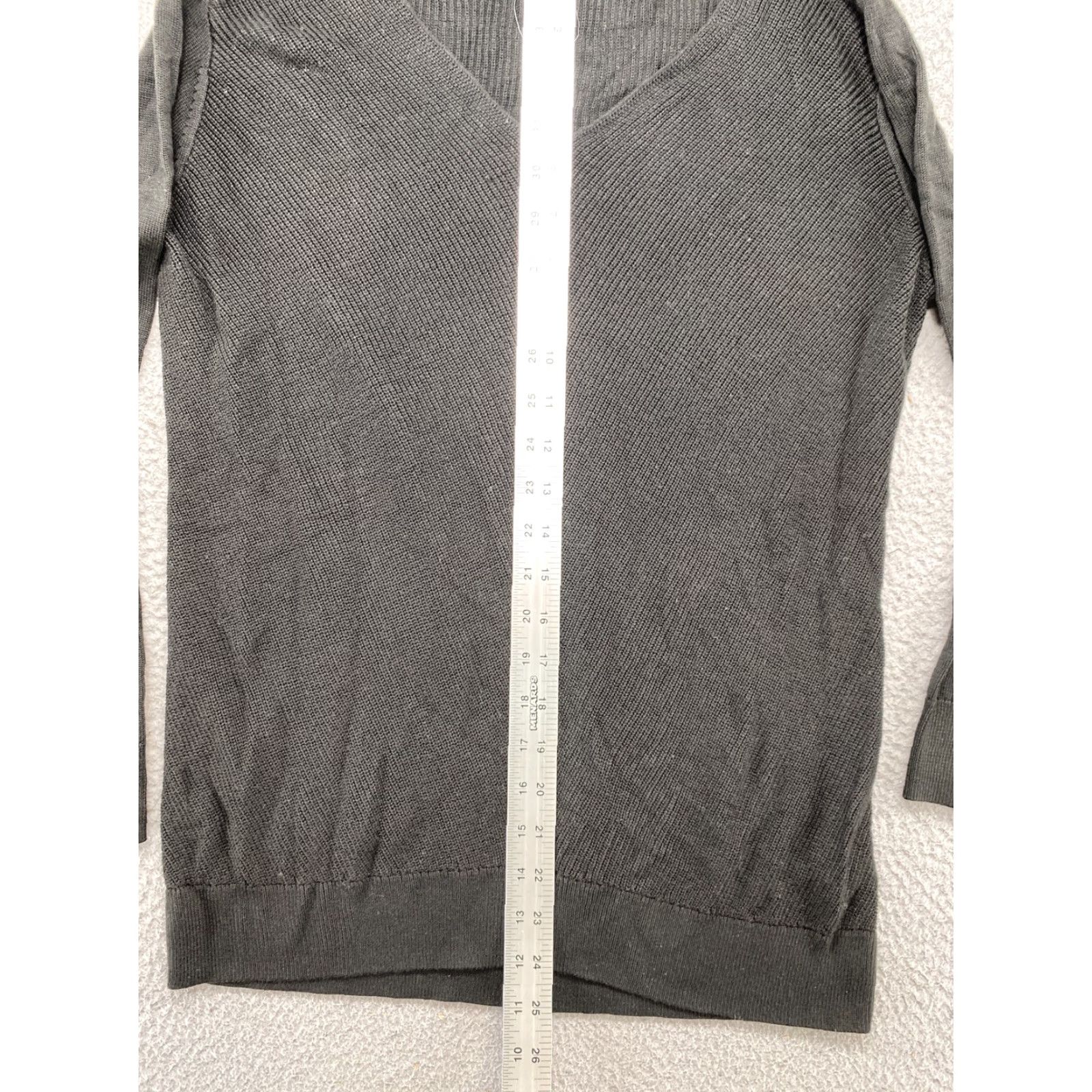 Banana Republic Banana Republic Black Knit Sweater Women’s Small Lightweight Pullover Long Sleeve, Size S, Regular, Knit, Womens, black Size S / US 4 / IT 40 - 6 Thumbnail