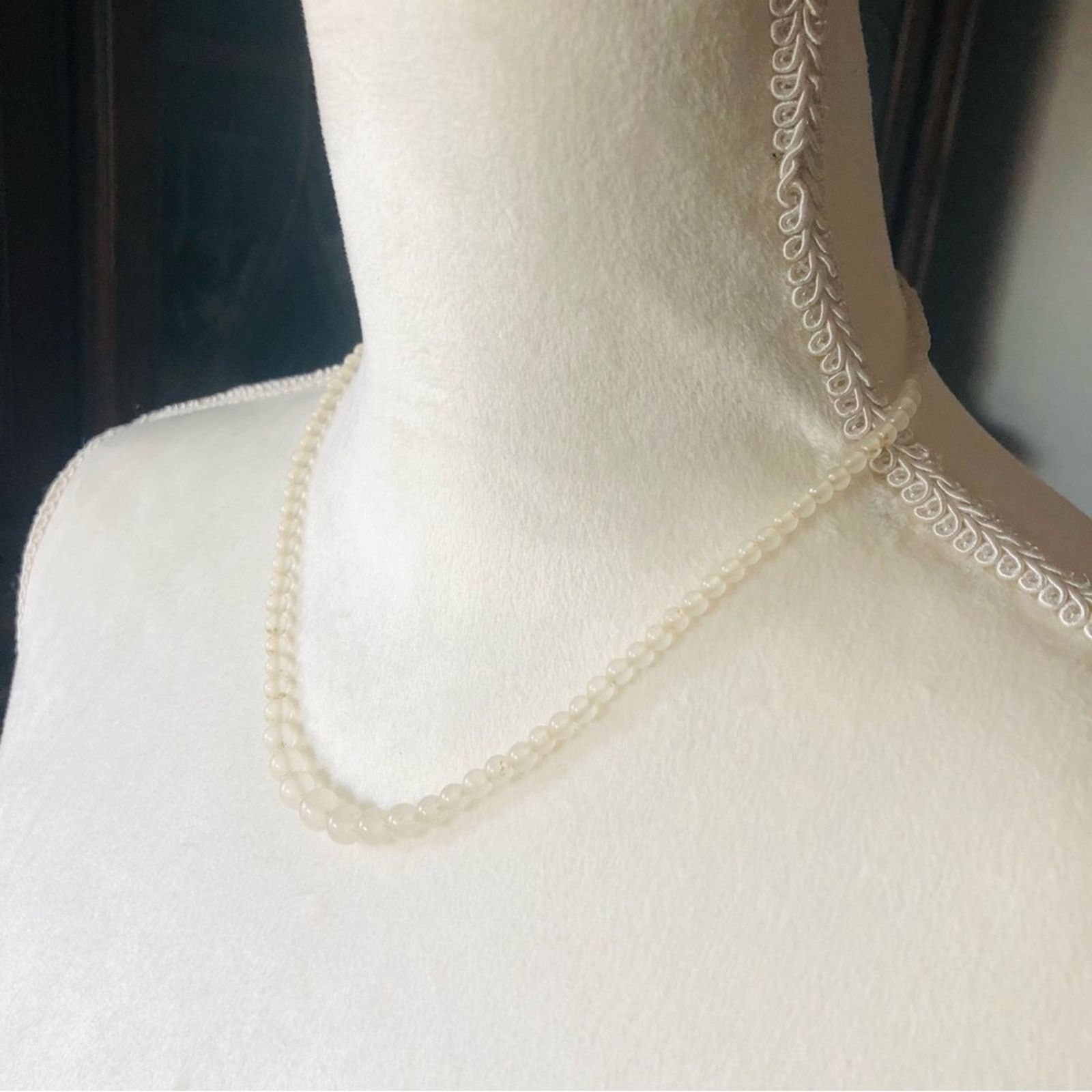 Vintage Vintage mid century opalescent glass wedding bead necklace Size ONE SIZE - 1 Thumbnail