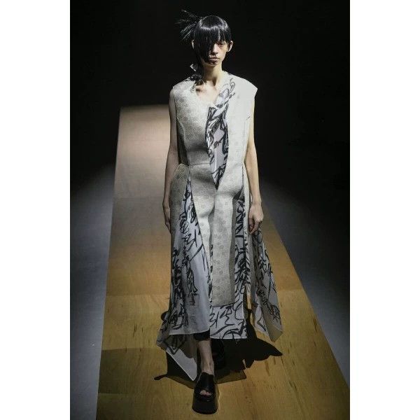Comme des Garcons Comme Des Garcons Calligraphy Deconstruction Dress Size XS / US 0-2 / IT 36-38 - 1 Thumbnail