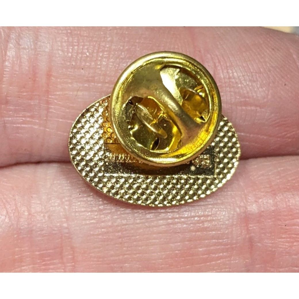 Other Carmel Woman's Club Gold Tone Lapel Pin Oval Shape Size ONE SIZE - 3 Thumbnail