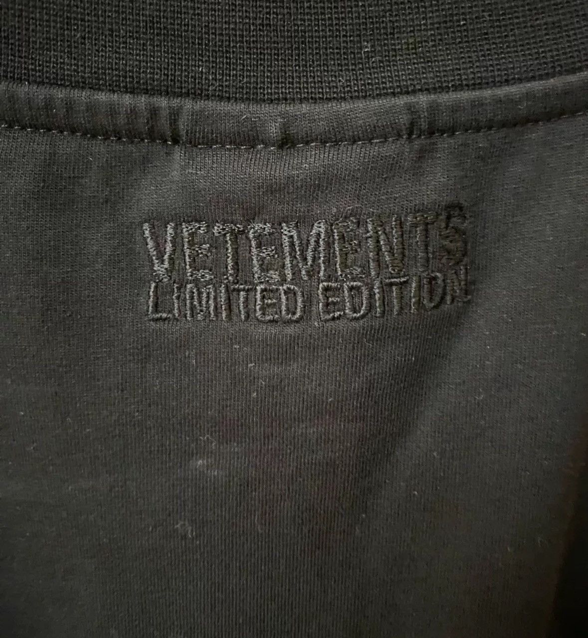 Vetements Vetements Love Handshake Short Sleeve 2412-Nextarrow Size US S / EU 44-46 / 1 - 4 Thumbnail