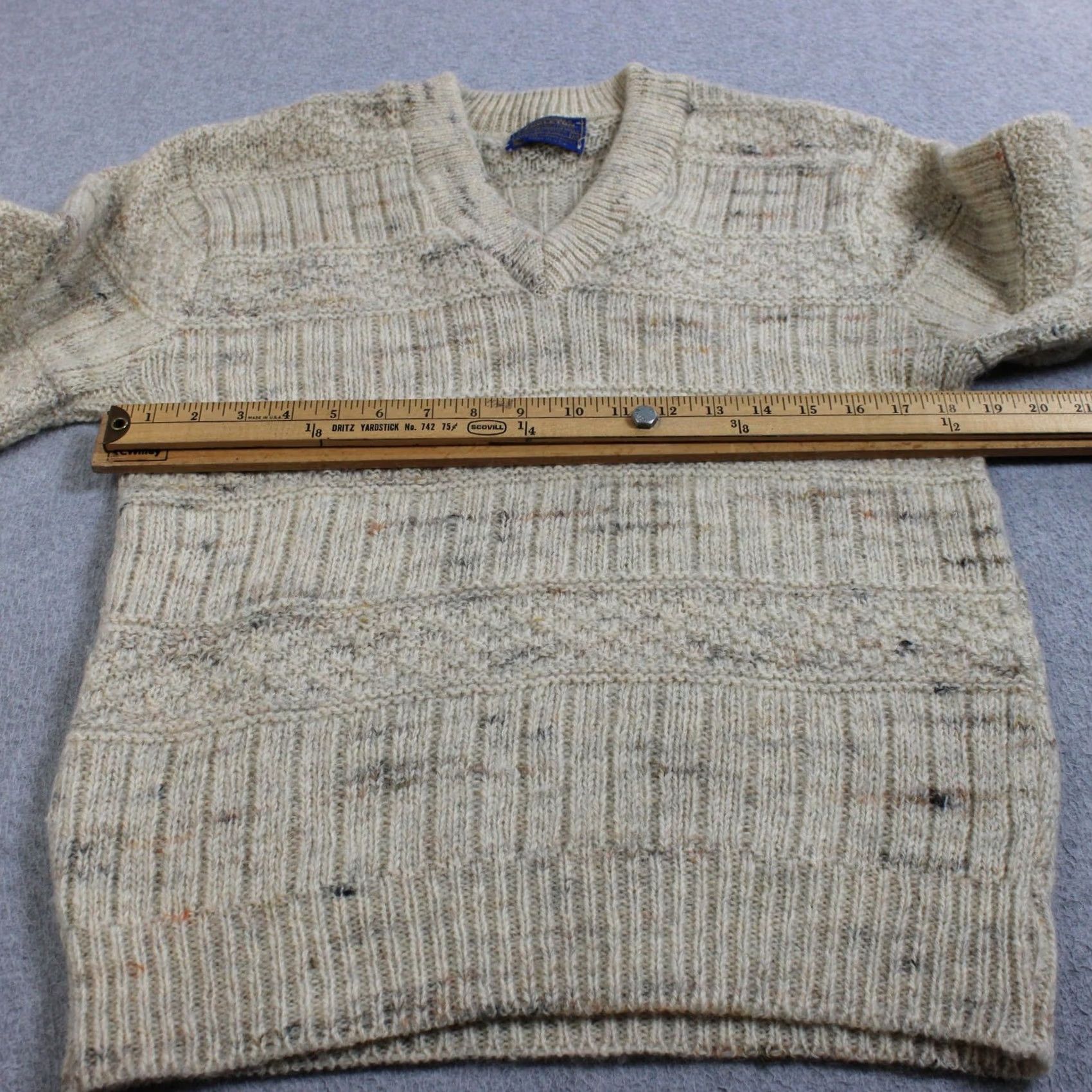 Pendleton VINTAGE Pendleton Sweater Men M Beige V-Neck Wool Knit Heavyweight 90s 80s Heritage Size US M / EU 48-50 / 2 - 5 Thumbnail