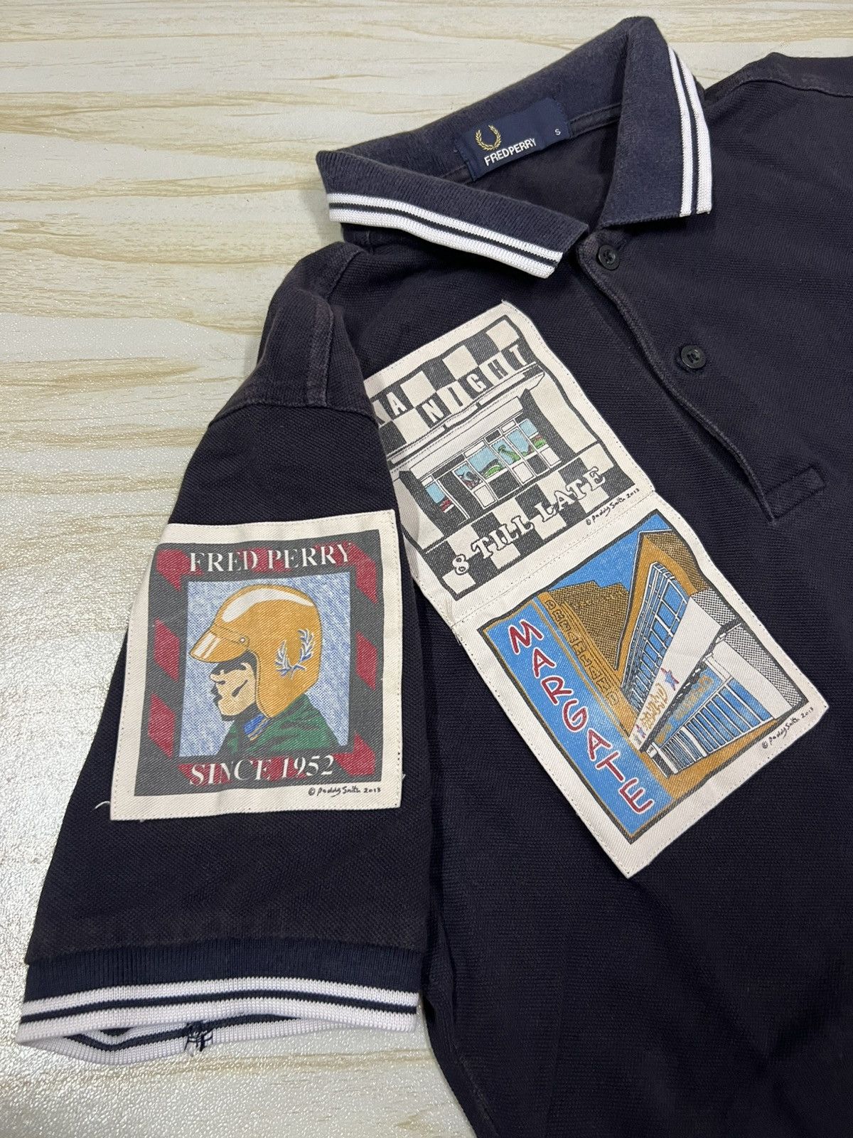 Fred Perry Fred Perry x Paddy Smith Margate On The Run' Polo Shirt Size US S / EU 44-46 / 1 - 4 Thumbnail