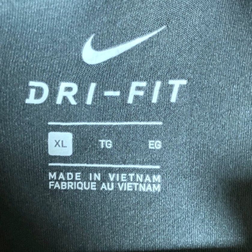Nike VINTAGE Nike Mens Jacket Gray 1/4 Zip DriFit Performance Athletic Lightweight Stretch XL Track Jacket Mens Size US XL / EU 56 / 4 - 6 Thumbnail