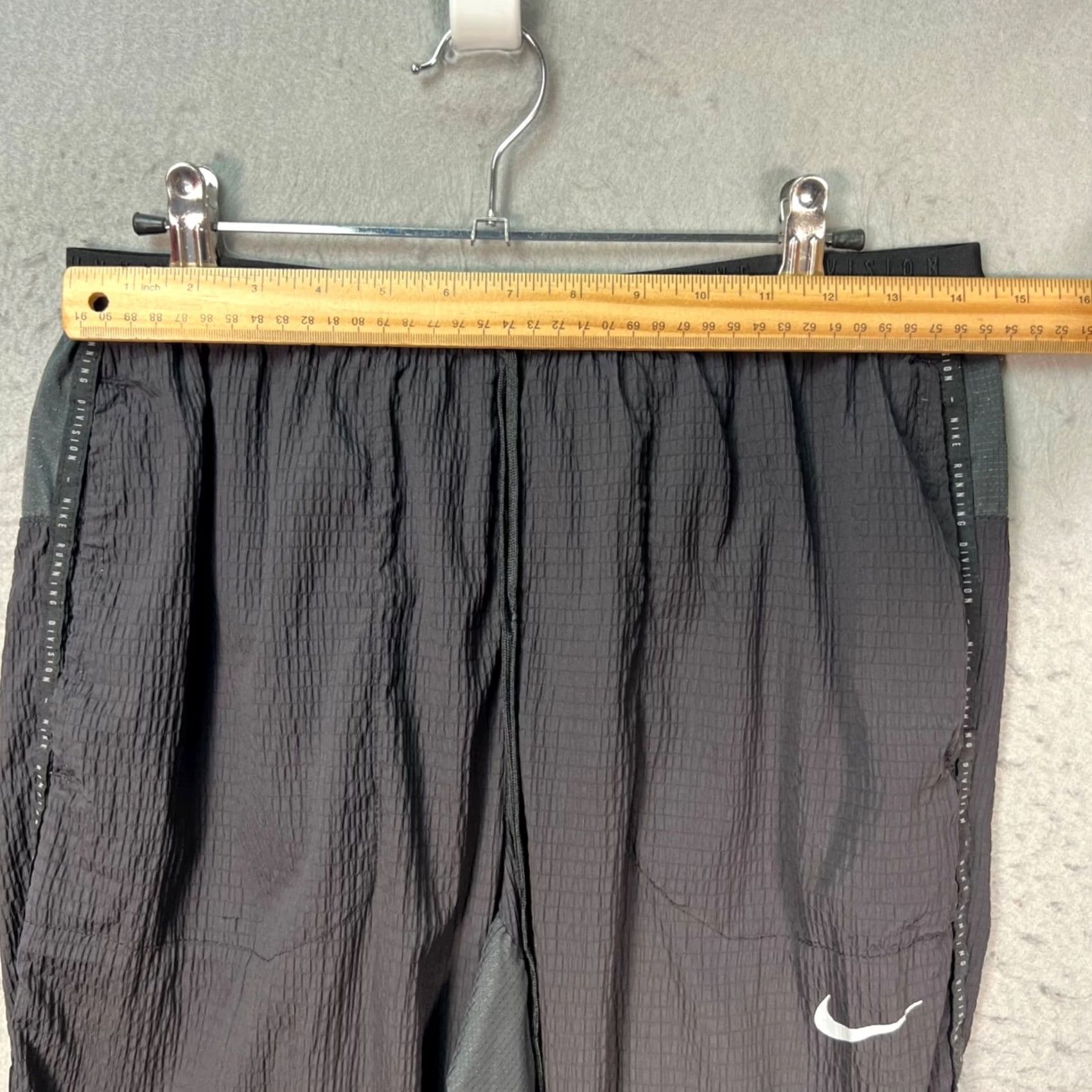Nike Joggers Adult Medium Black Dri-Fit Lightweight Running Division Cropped Mens, Men's (Size 31) — image 5 of 6