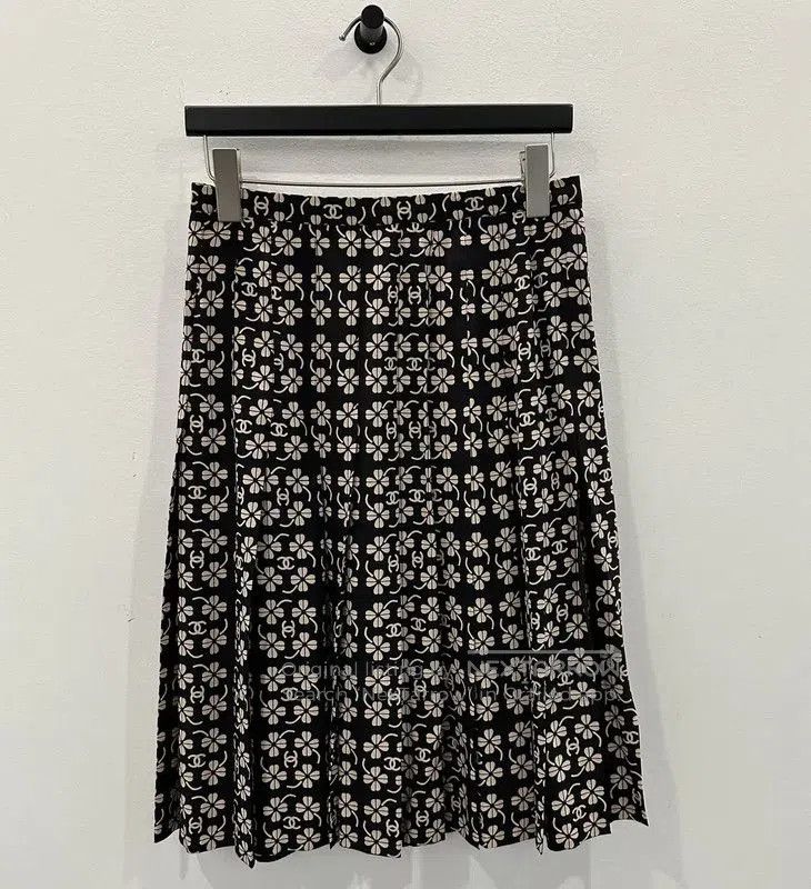 Chanel Chanel Pink Silk Midi Skirt . Size 33" - 1 Thumbnail