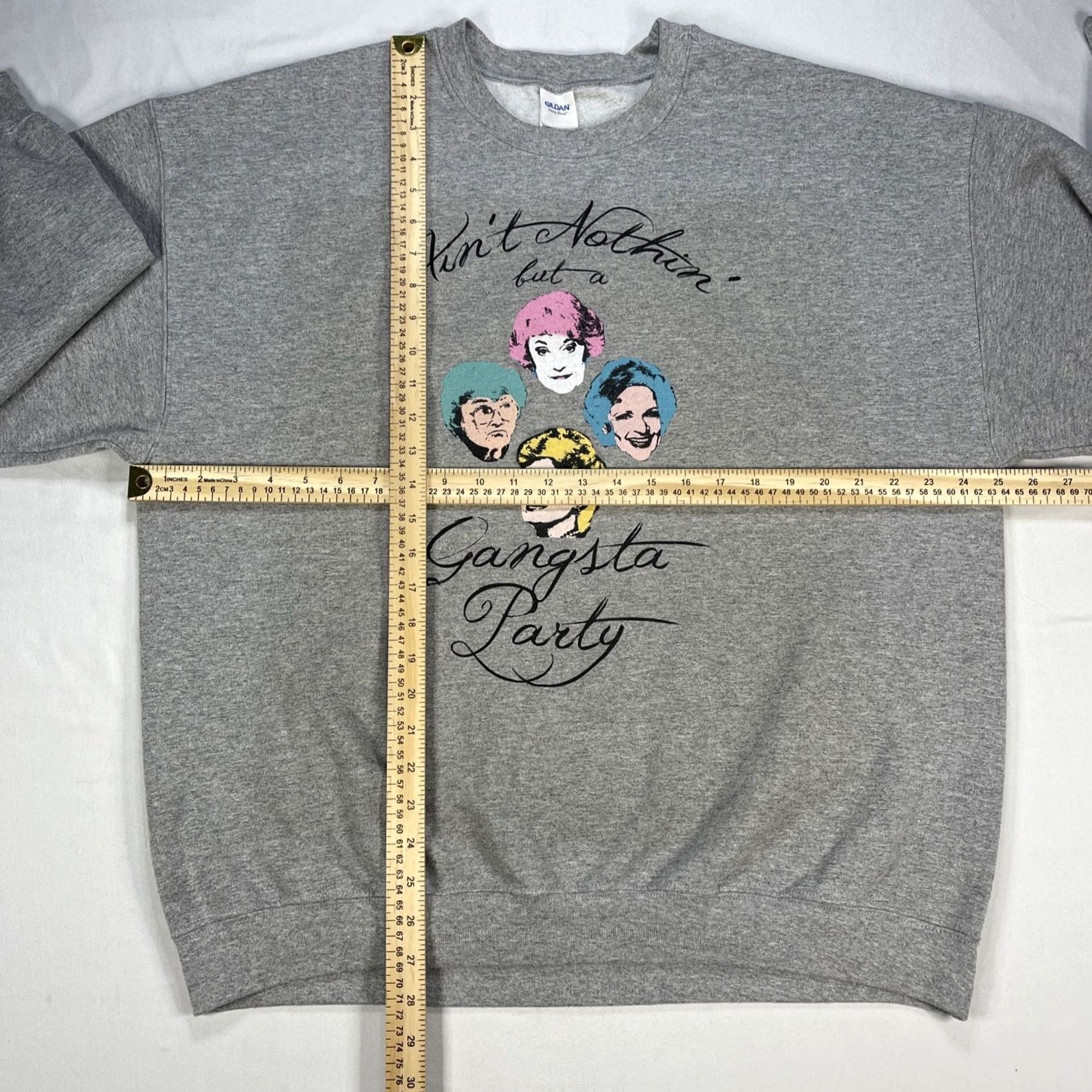 Gildan VINTAGE Golden Girls Sweatshirt XL Nothin But A Gangsta Party Y2K Betty White Gildan Crew Neck Pullover Graphic Print Unisex Adults Gray Size US XL / EU 56 / 4 - 2 Thumbnail