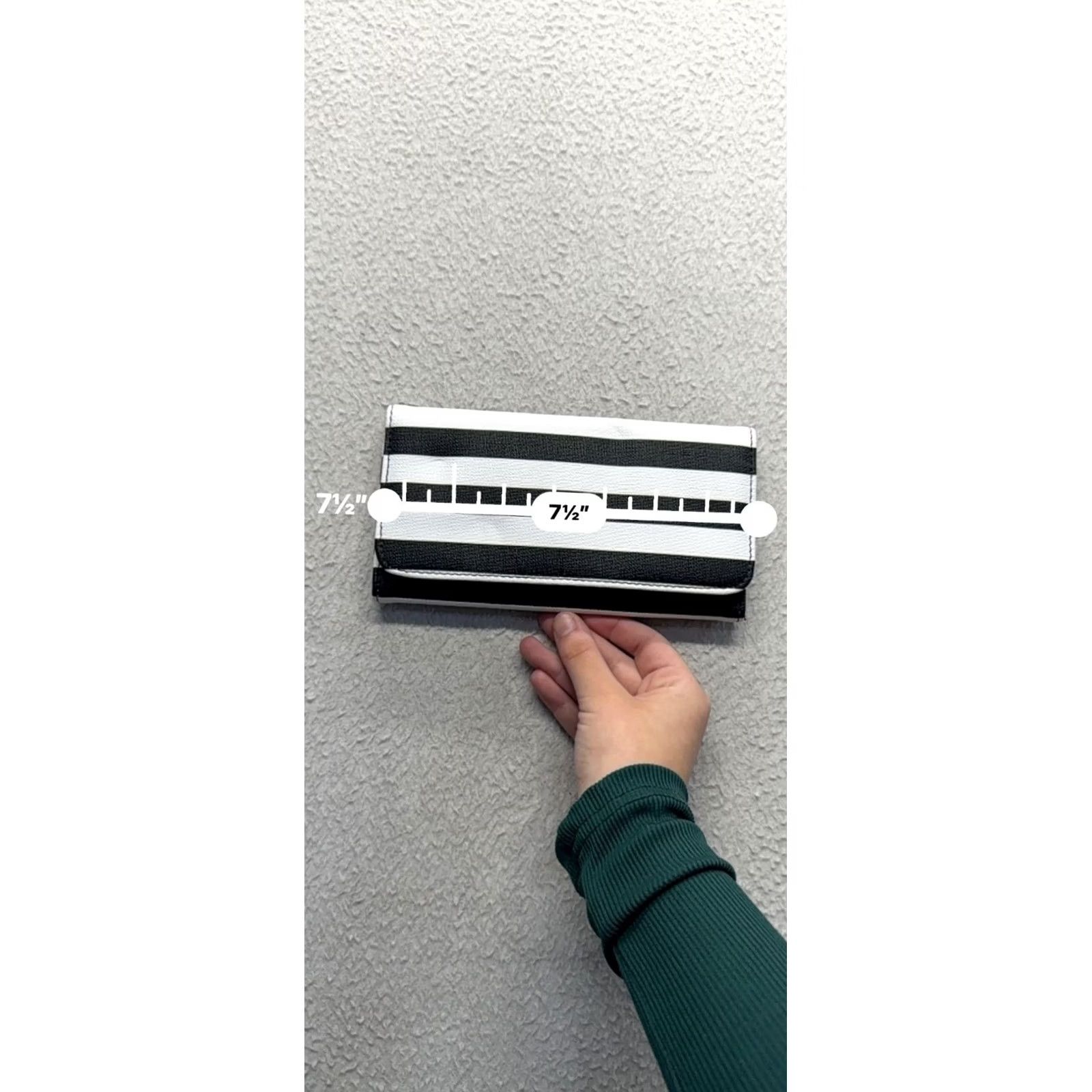Vintage KUT from the Kloth Wallet Black & White Striped Wallet 43B Womens N/A Folding Card Credit Snap Closure Compact Pre-Owned Like New Size ONE SIZE - 8 Thumbnail