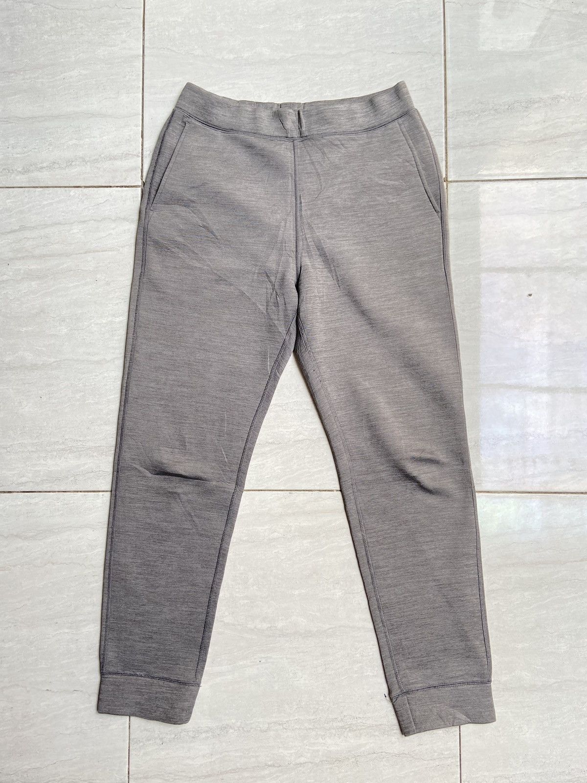 Uniqlo UNIQLO Grey Joggers Pants Size US 30 / EU 46 - 7 Thumbnail