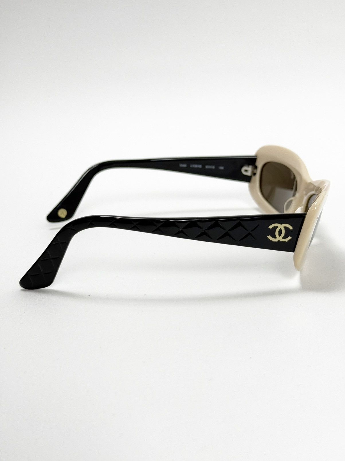 Chanel RARE VINTAGE CHANEL SUNGLASSES Size ONE SIZE - 3 Thumbnail