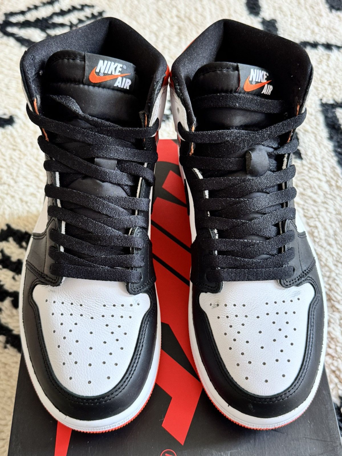 Jordan Brand Nike Air Jordan 1 Retro High OG white/orange US 9 Size US 9 / EU 42 - 1 Thumbnail