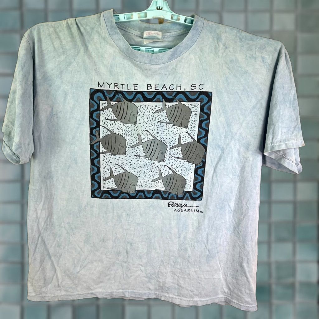 Vintage VINTAGE Stedman T-Shirt Navy Blue Tie Dye Ripley's Aquarium Myrtle Beach 1990s Graphic Print XL Adult Mens 80s 90s Beach USA Fish Logo Shirt Size US XL / EU 56 / 4 - 1 Thumbnail