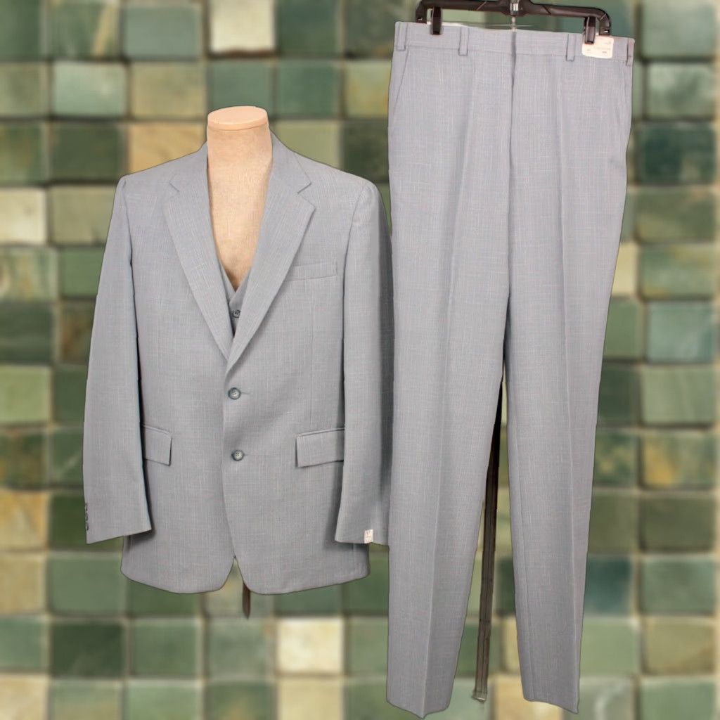 Vintage VINTAGE Men's VTG NOS 70s Light Blue Leisure Suit Sz 42 Long 1970s Polyester Disco 3 PC Size 42R - 1 Thumbnail