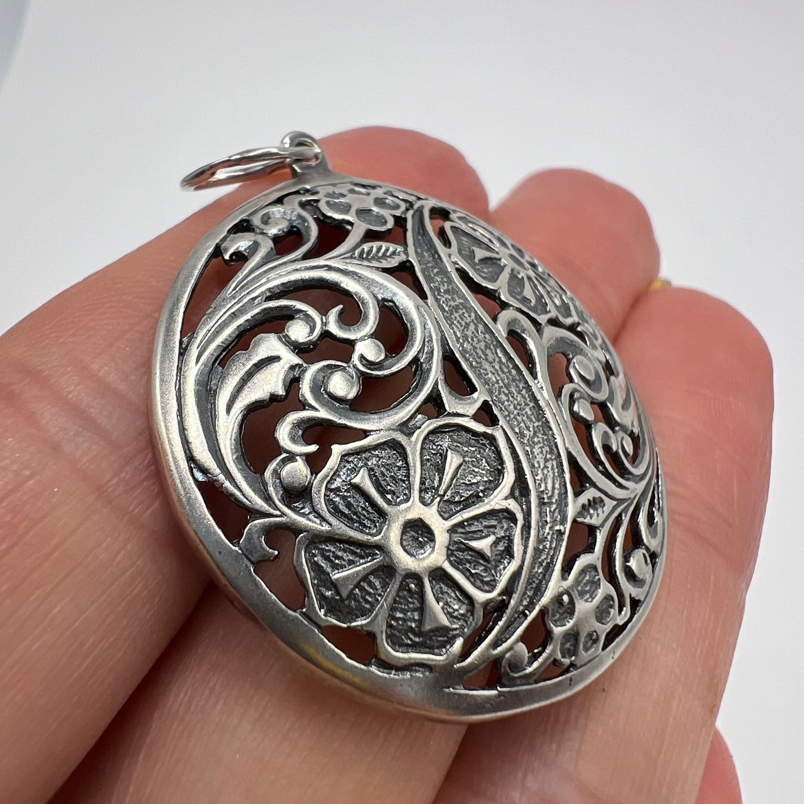 Sterling Silver Vintage 925 Sterling Silver Round Filigree Pendant Floral Size ONE SIZE - 8 Thumbnail