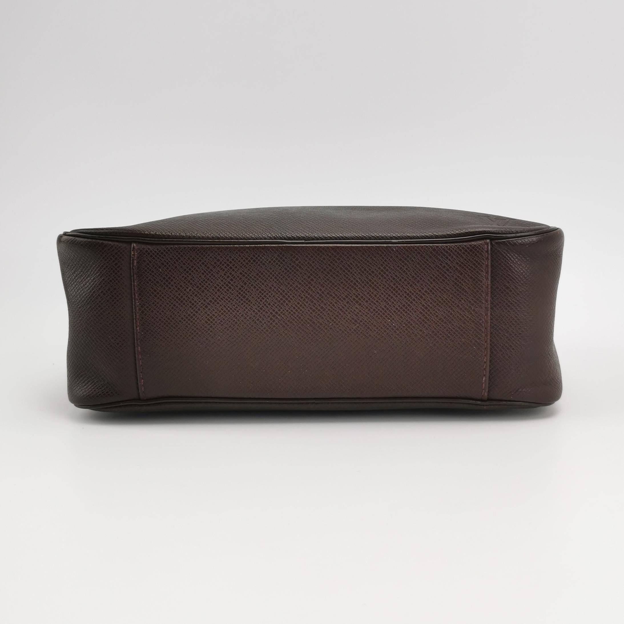 Louis Vuitton Louis Vuitton (LV) Cowhide solid color zipper embossed lett Size ONE SIZE - 1 Thumbnail