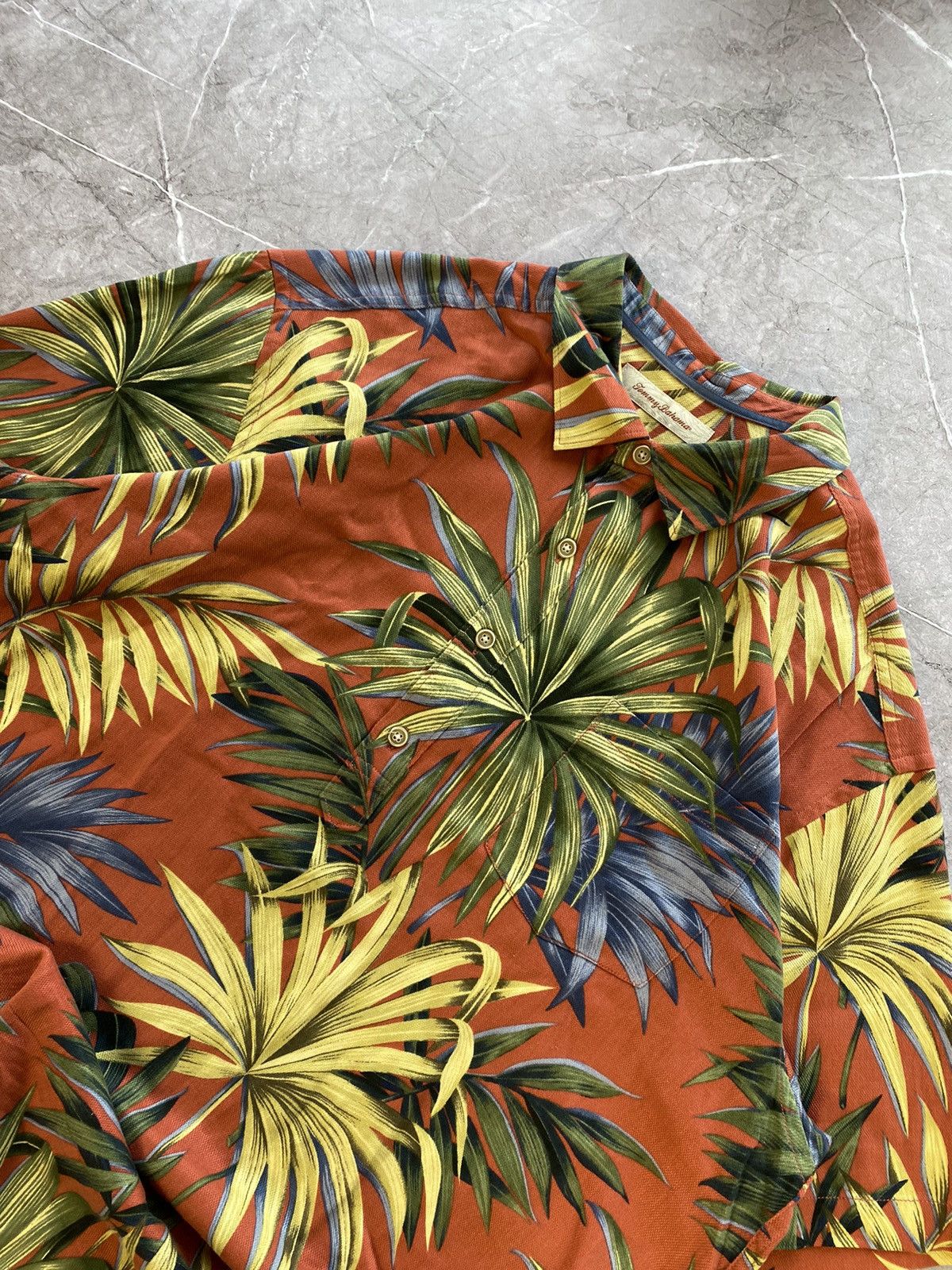 Tommy Bahama × Vintage Rare Tommy Bahama Hawaiian Floral Graphic Camp Shirt Silk Size US XL / EU 56 / 4 - 3 Thumbnail