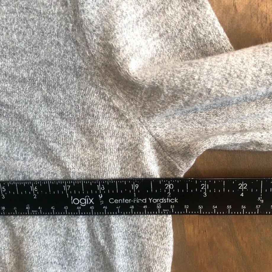 Banana Republic Banana Republic Mens Sweater Gray 100% Merino Wool V Neck Pullover XL Knit Style Tight-Knit Long Sleeve Regular Fit Solid Pattern Size US XL / EU 56 / 4 - 6 Thumbnail