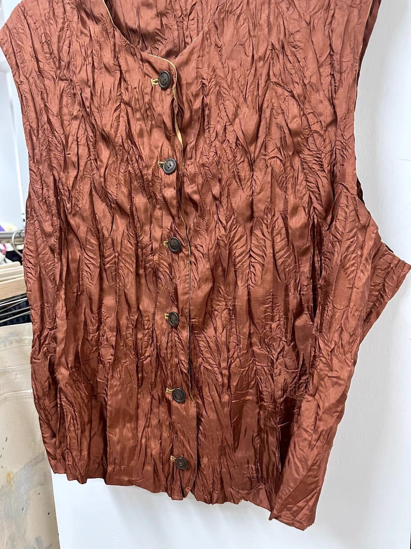Issey Miyake Gold Textured Button-Front Sleeveless Top - M Size US M / EU 48-50 / 2 - 3 Thumbnail