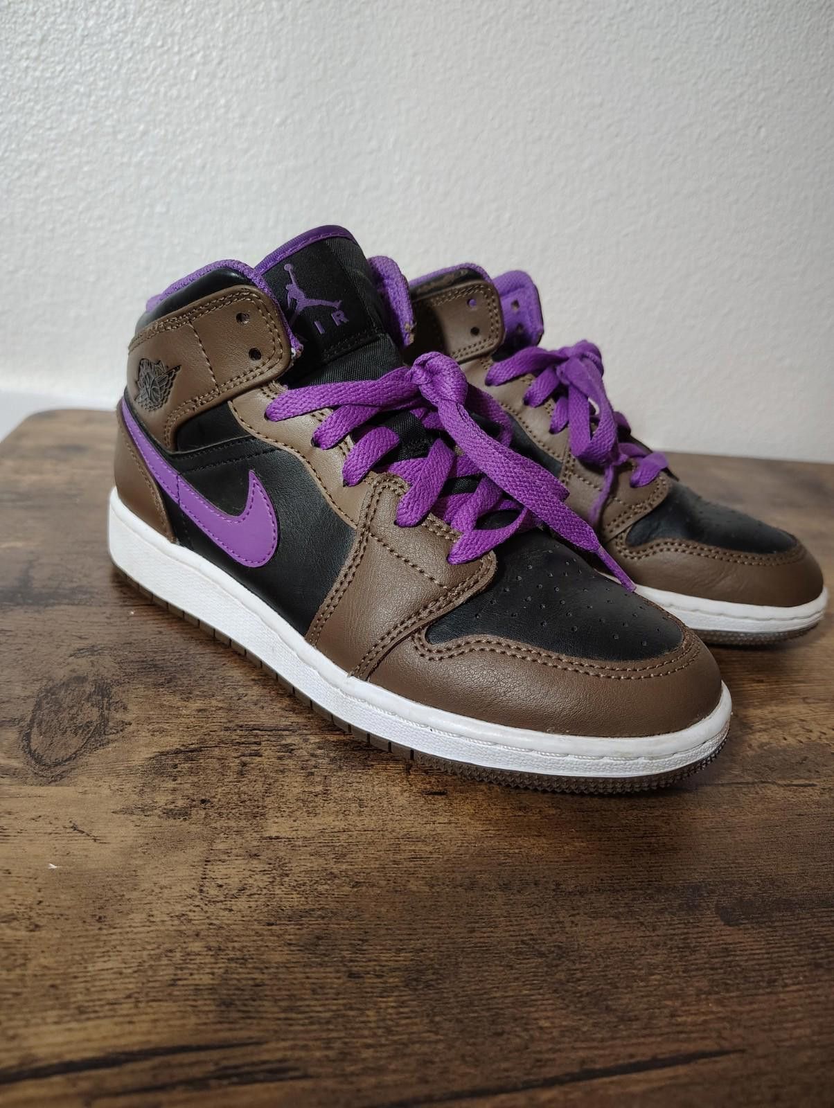 Nike Nike Air Jordan 1 Mid Brown Purple Youth Size 4Y Womens 5.5 Size US 5.5 / IT 35.5 - 1 Thumbnail