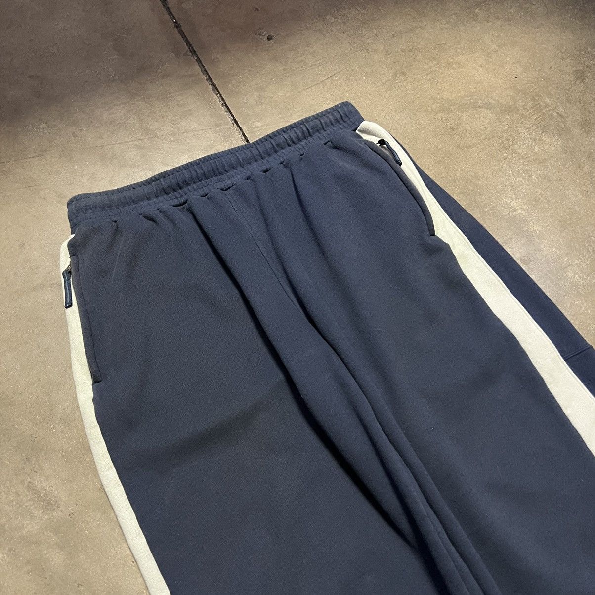 Nike Vintage Nike Cotton Sweatpants Wide Leg Baggy Swoosh Logo Size US 35 - 3 Thumbnail
