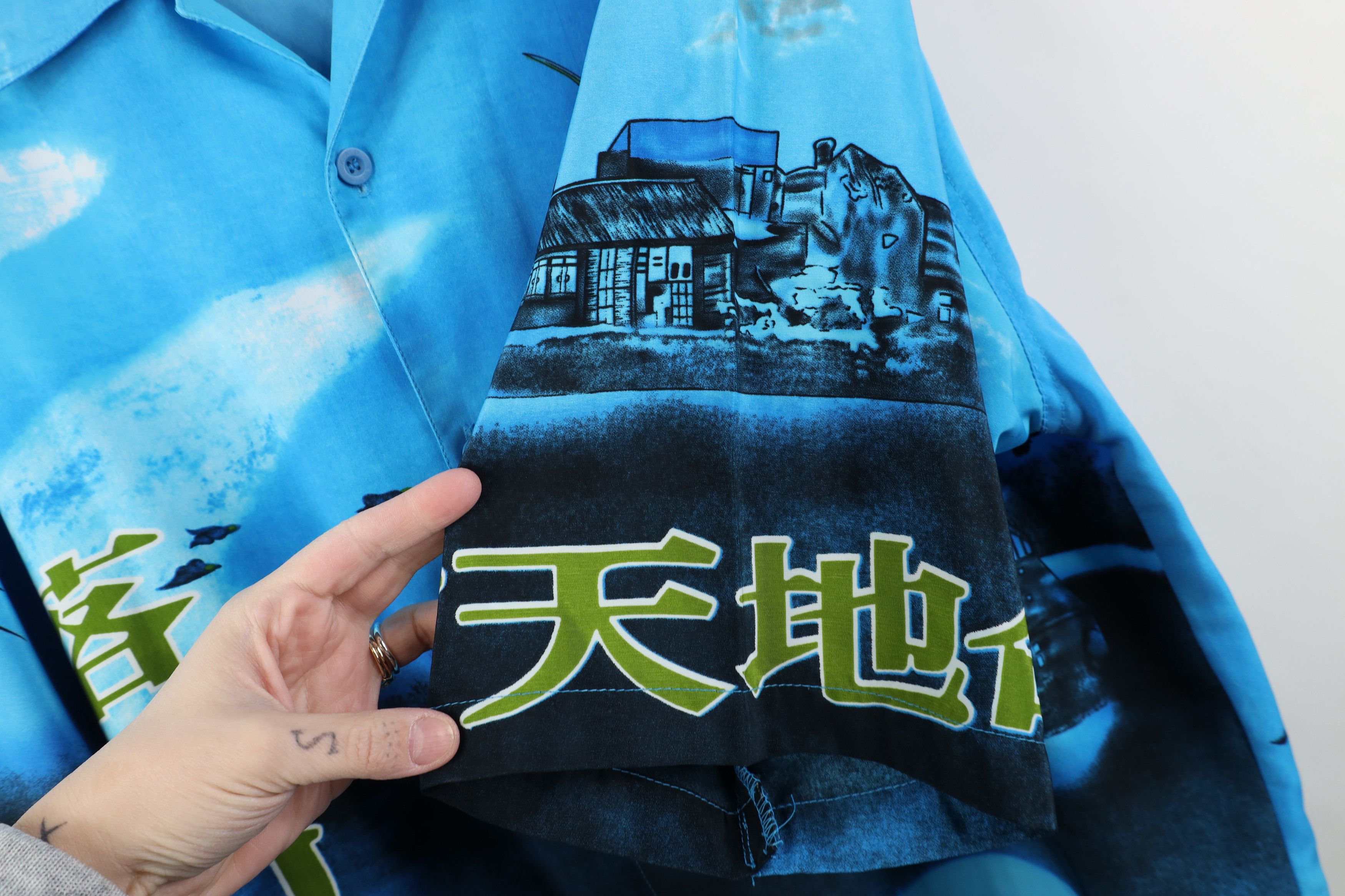 Vintage Vintage 90s Y2K Streetwear Samurai Warrior Button Shirt Size US L / EU 52-54 / 3 - 9 Thumbnail