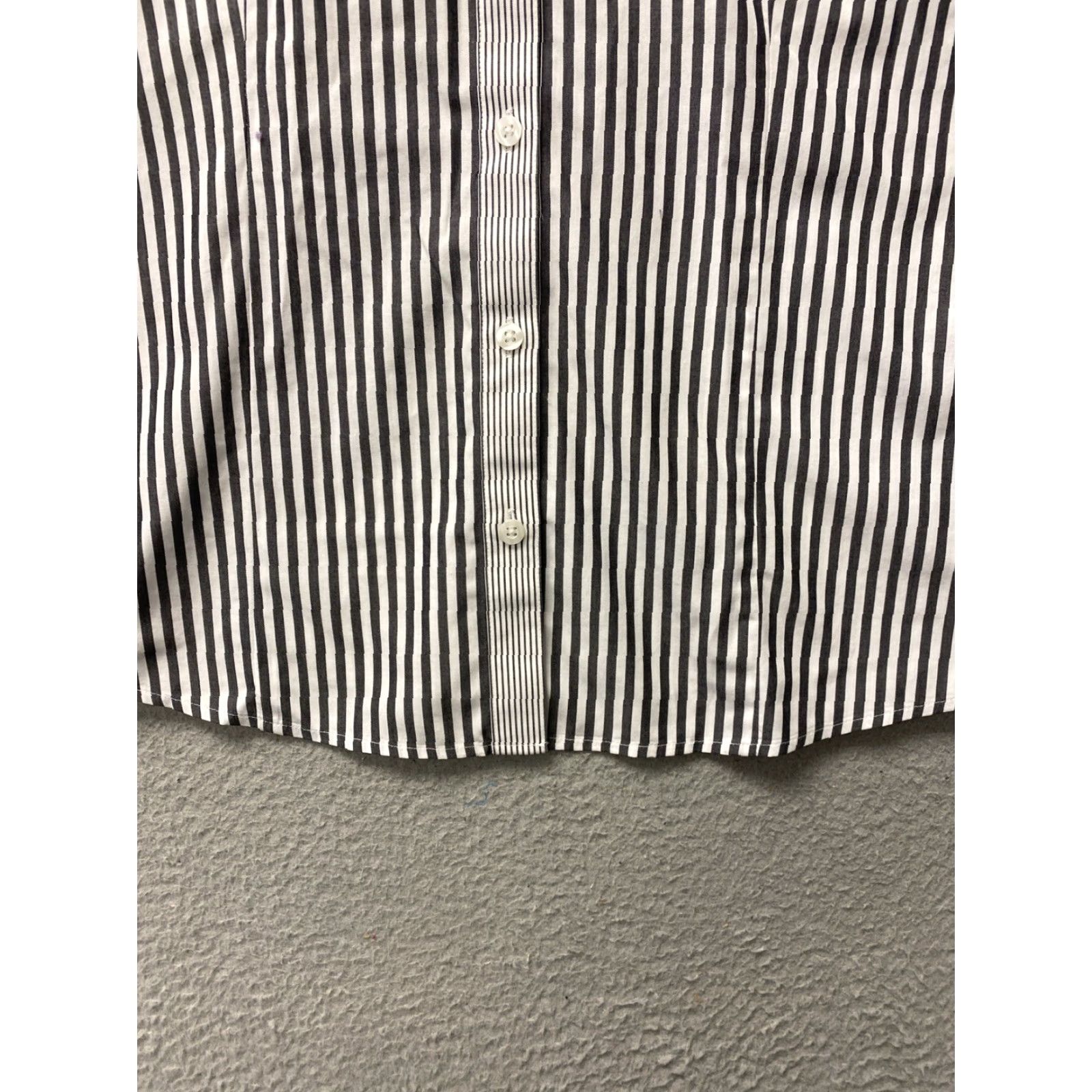Vintage Chico's Button-Up Shirt Women Size 2 Gray Striped Long Sleeve Casual Sleeve Non-Iron Wrinkle Resistant Size XS / US 0-2 / IT 36-38 - 3 Thumbnail