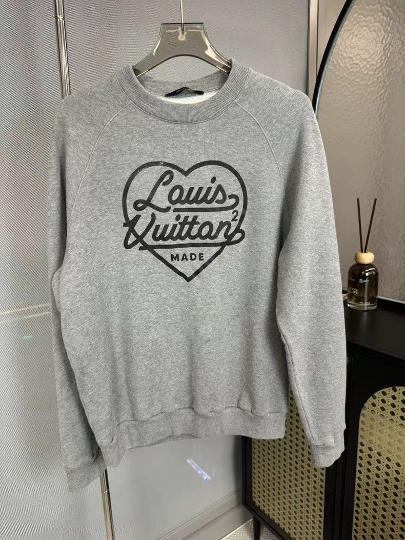 Louis Vuitton louis vuitton Grey Love long sleeves 2501-Nextarrow Size US L / EU 52-54 / 3 - 1 Thumbnail