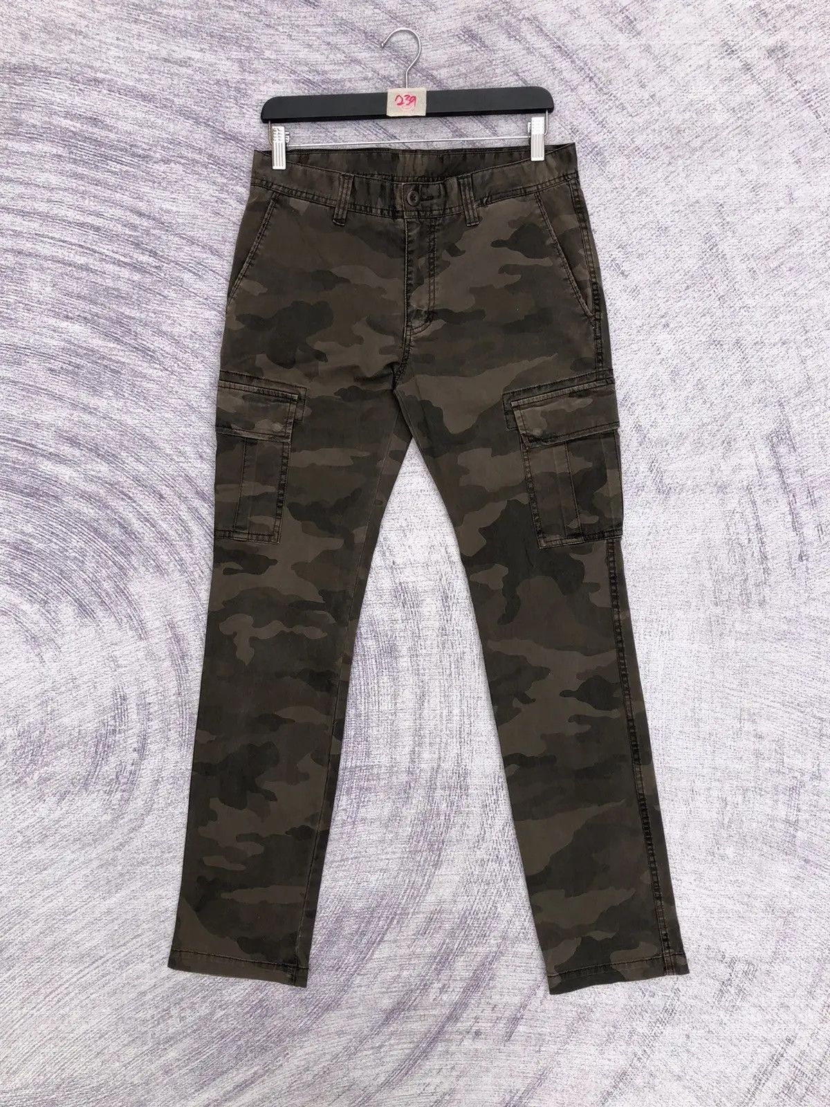 Japanese Brand Cargo Pants Uniqlo X Camo Multipocket Tactical W31 Size US 31 - 1 Thumbnail