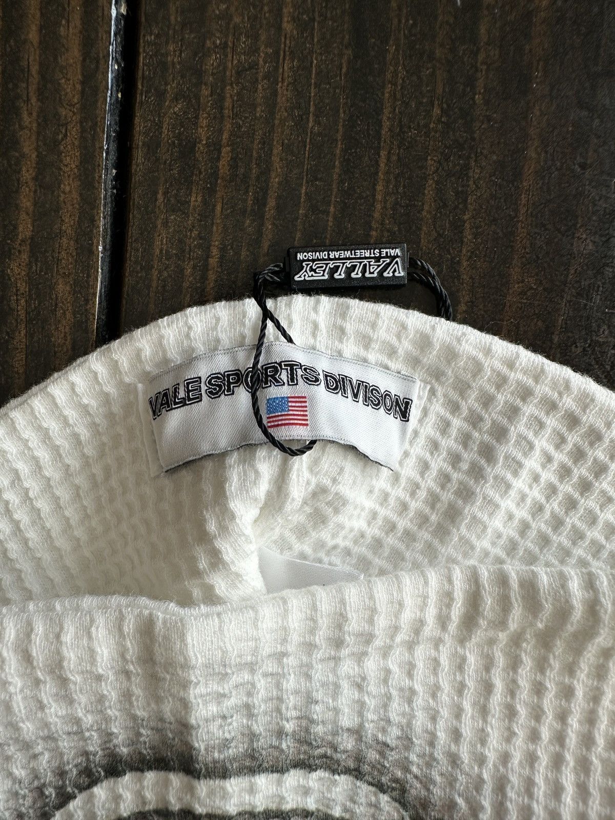 Vale Vale VS Emblem Waffle Beanie White Size ONE SIZE - 4 Thumbnail