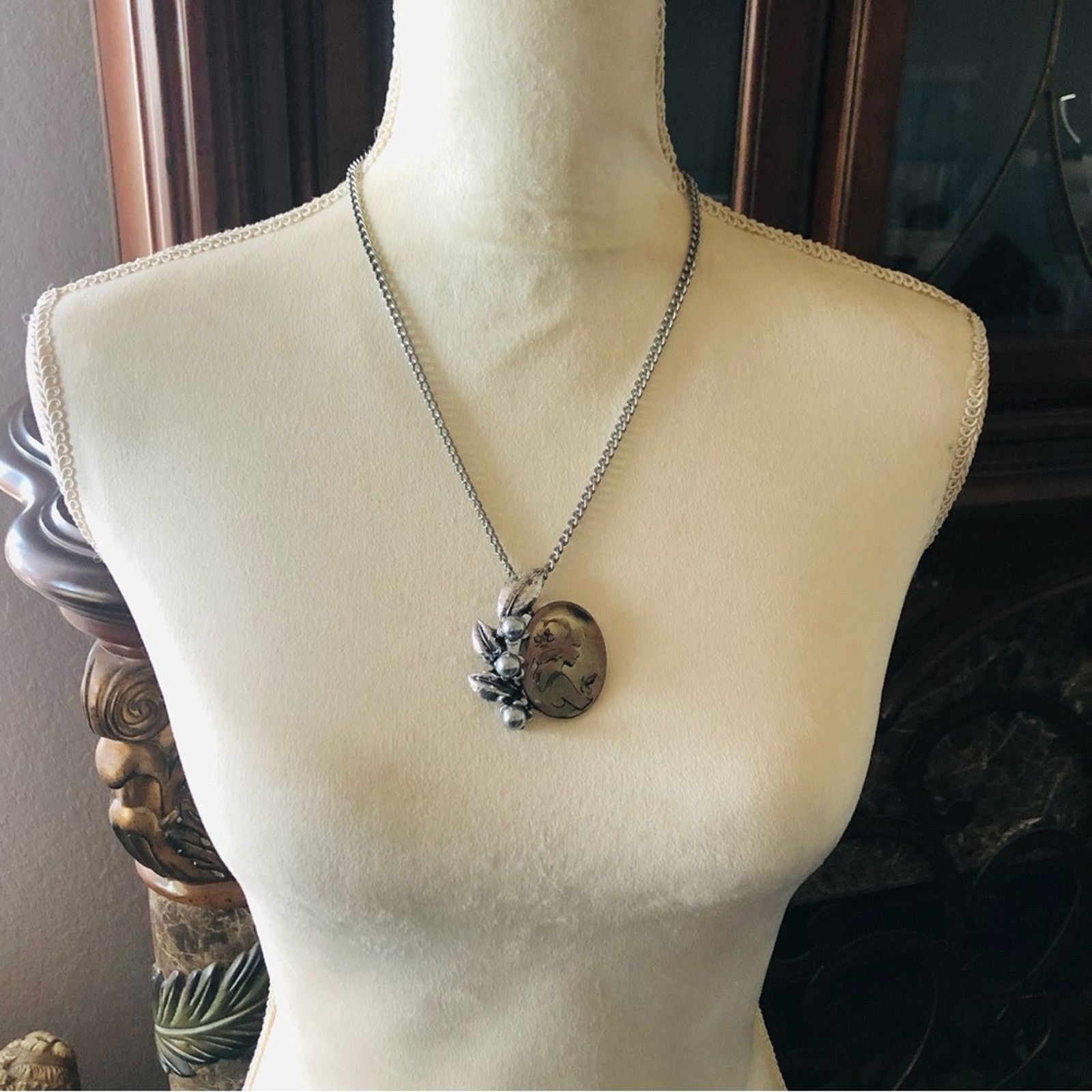 Handmade Handcrafted mother of pearl cameo pearl accent necklace Size ONE SIZE - 6 Thumbnail