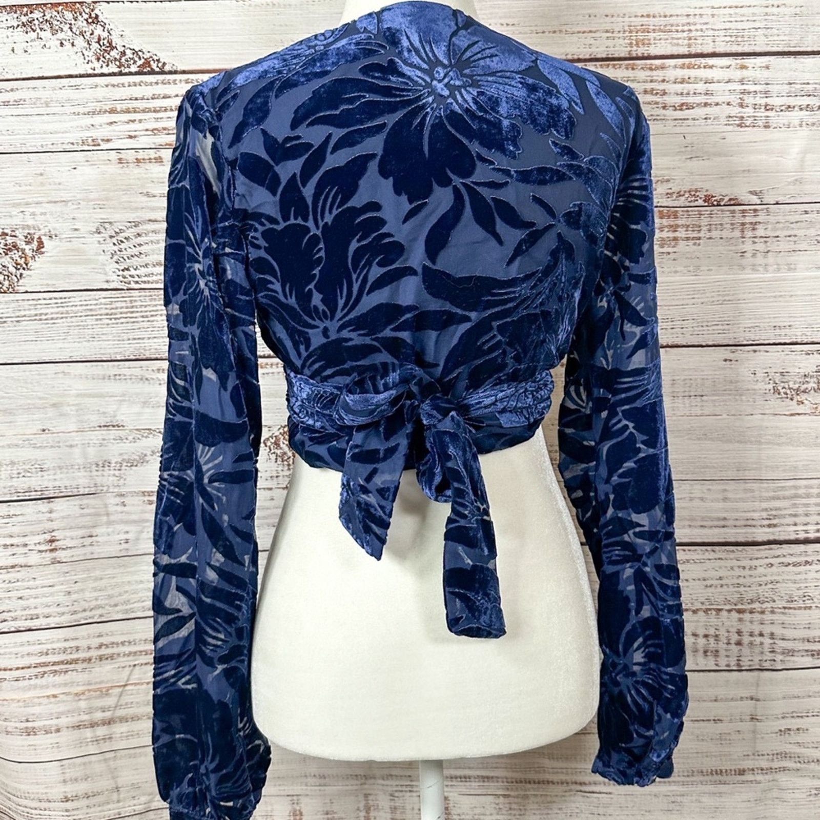 Hutch Hutch Claudia Crushed Velvet Wrap Crop Top, EUC, Medium Size M / US 6-8 / IT 42-44 - 8 Thumbnail