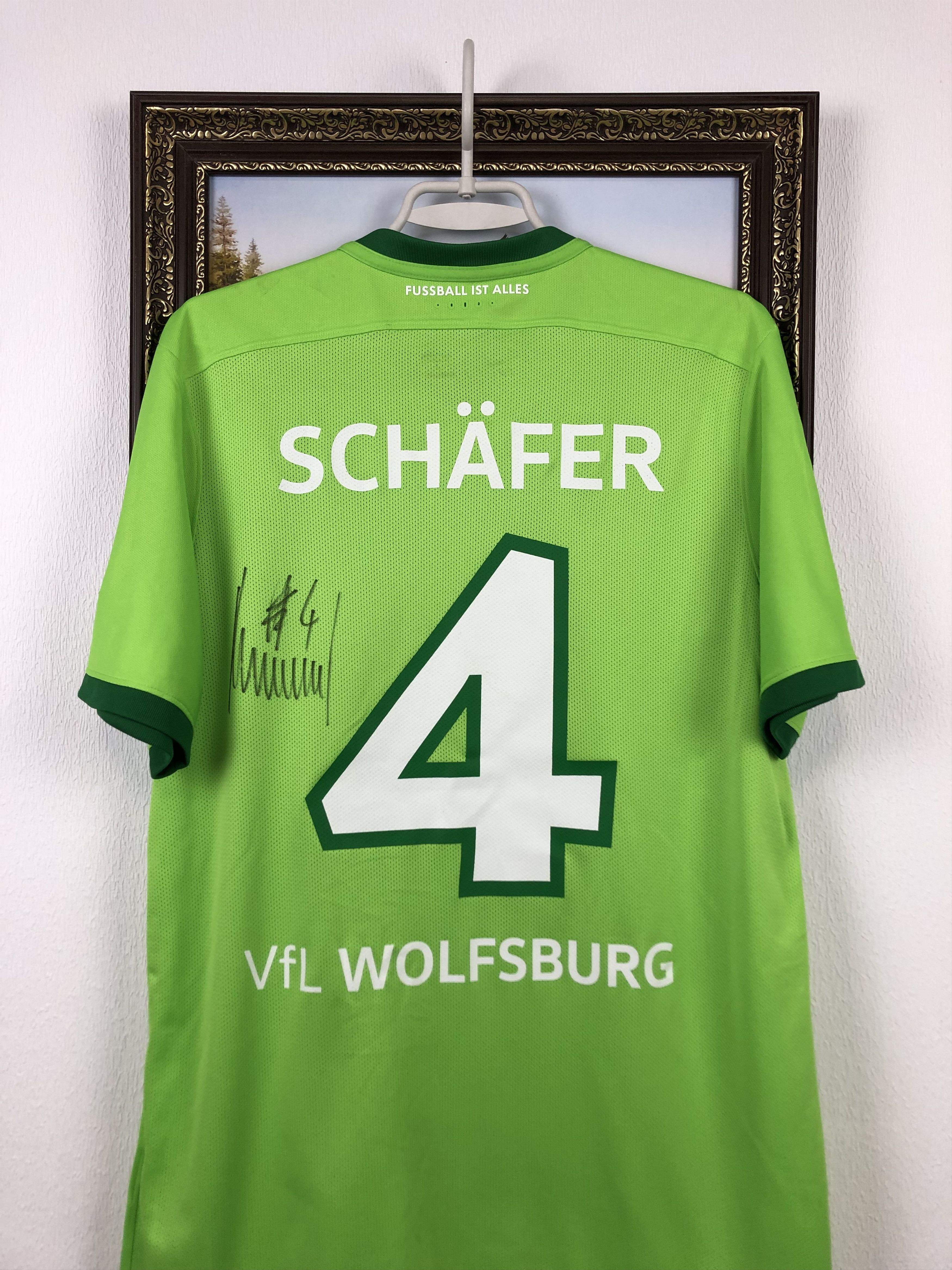 Nike Wolfsburg football shirt 2016 #4 Schafer Signed Player Issue Size US L / EU 52-54 / 3 - 2 Thumbnail
