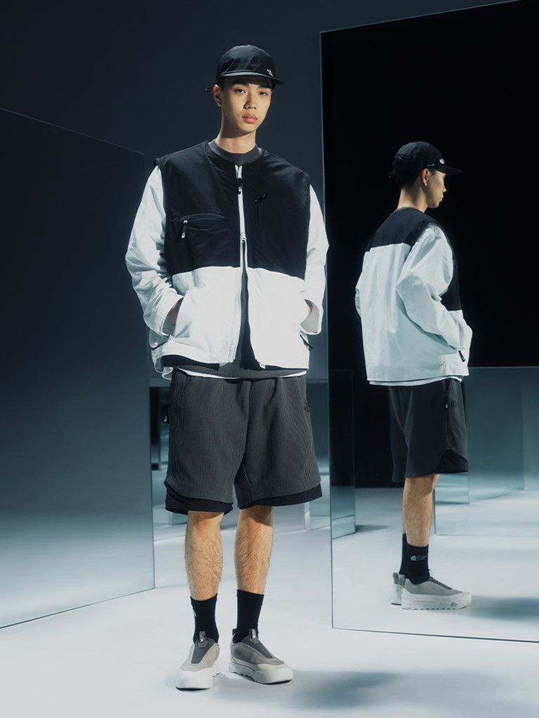 The North Face Urban Exploration REVERSIBLE 4-WAY WIND JACKET Size US M / EU 48-50 / 2 - 3 Thumbnail