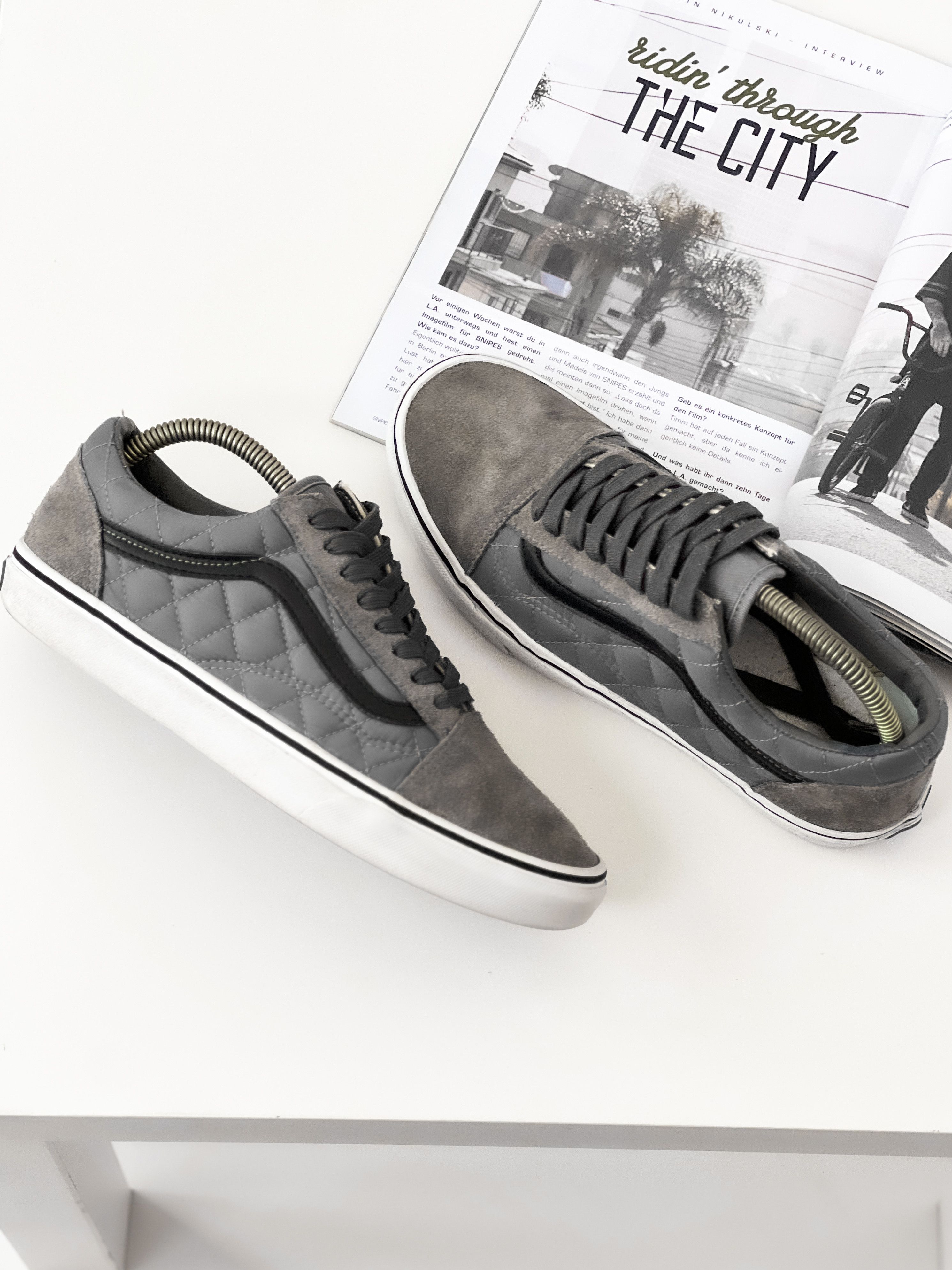 Vans VANS OLD SKOOL Size US 9 / EU 42 - 2 Thumbnail