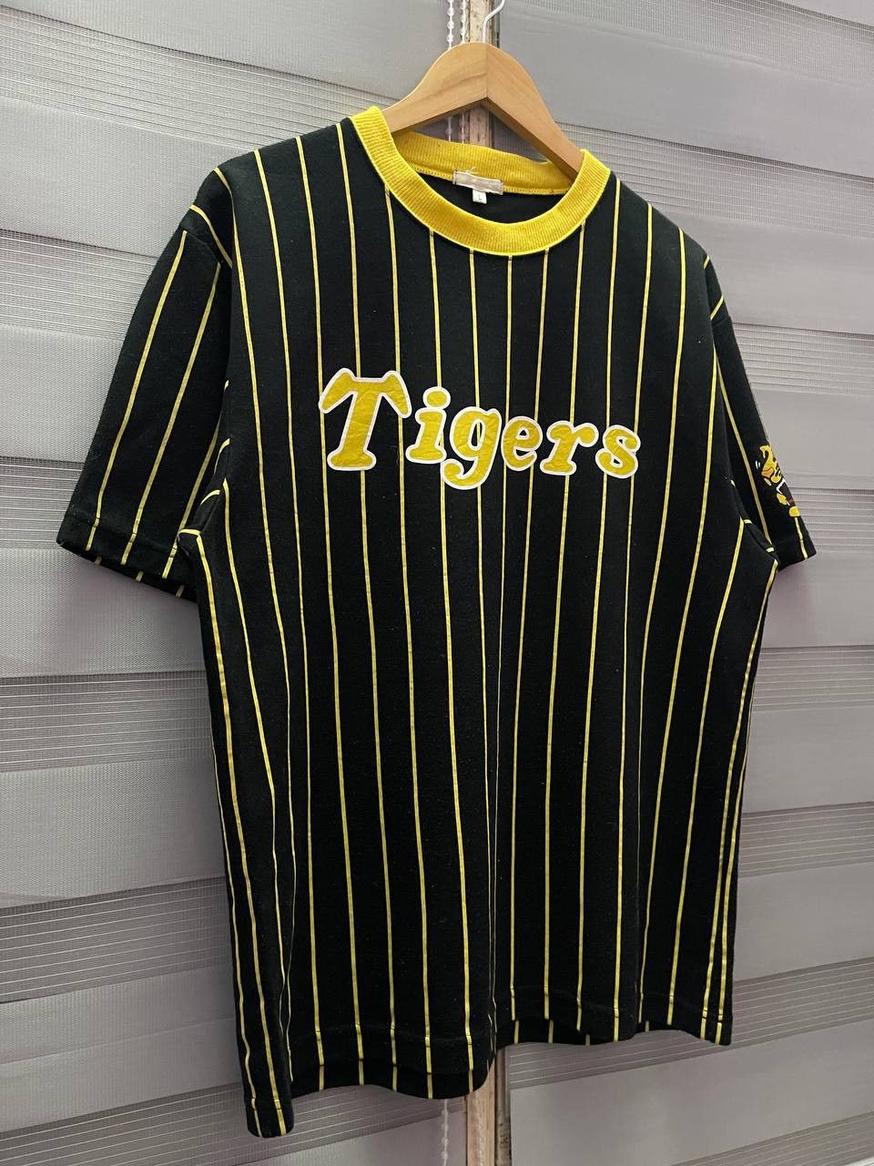 MLB Hanshin Tigers Professional Baseball Striped Tees Size US L / EU 52-54 / 3 - 2 Thumbnail