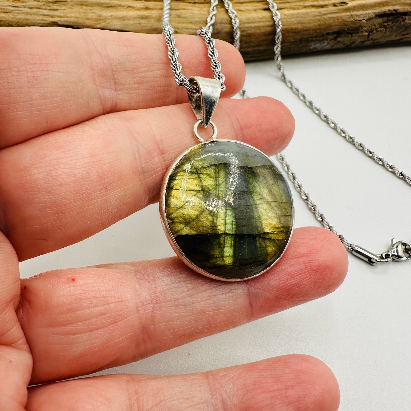 The Unbranded Brand Labradorite Pendant Rope Chain Necklace Size ONE SIZE - 1 Thumbnail