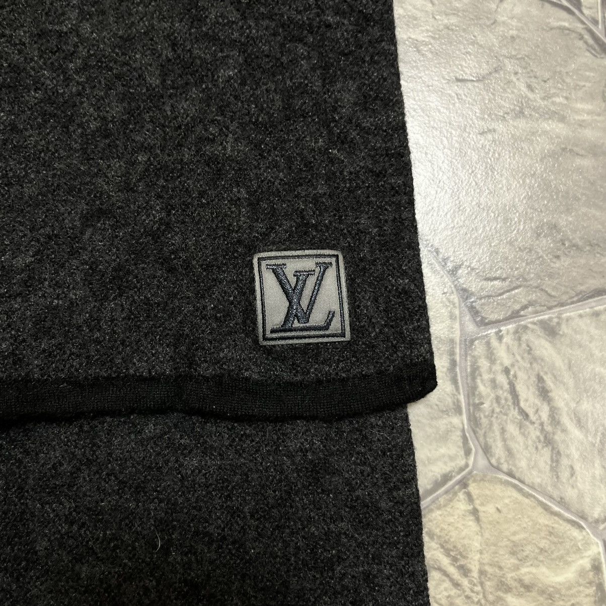 Louis Vuitton Louis Vuitton Scarf LV Logo Silk Wool Size ONE SIZE - 3 Thumbnail