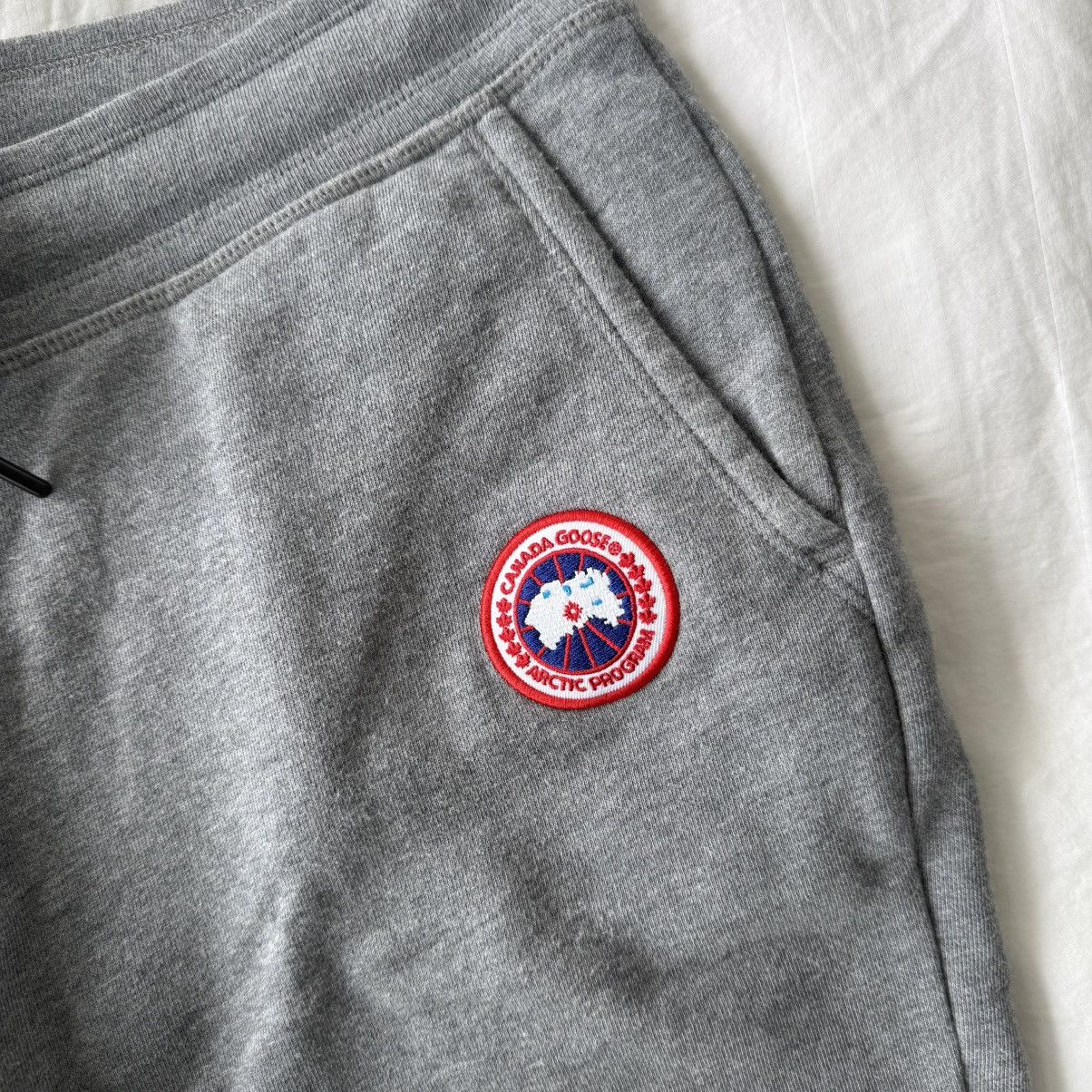 Canada Goose Huron Sweatshorts Size US 32 / EU 48 - 2 Thumbnail