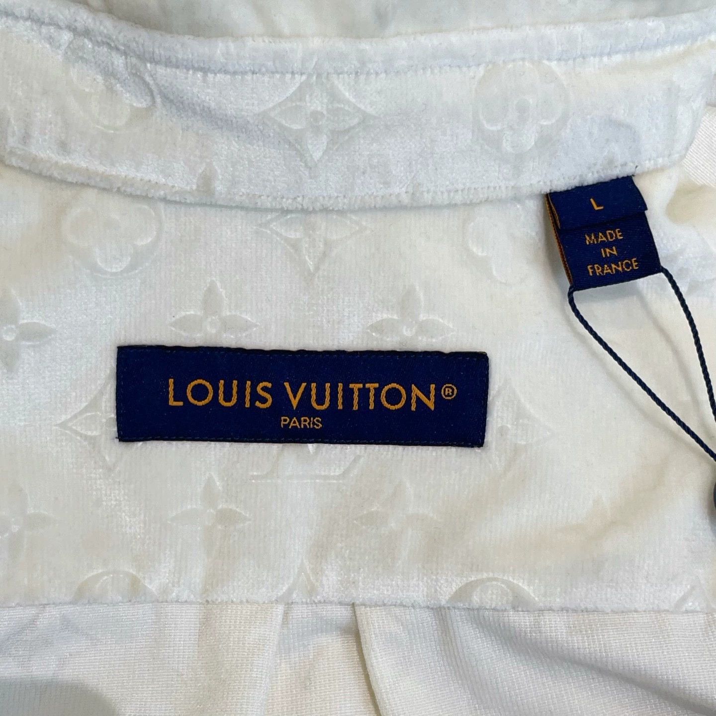 Louis Vuitton stylish white logo shirt in size large Size US L / EU 52-54 / 3 - 5 Thumbnail