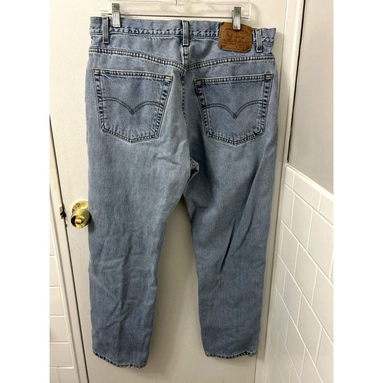 Levi's VTG Levi's 505 Jeans Mens 36x30 Blue Light Wash Regular Fit Straight Levi's 505 Jeans Mens 36x30 Blue Light Wash Regular Fit Straight Leg Denim Size US 36 / EU 52 - 2 Thumbnail