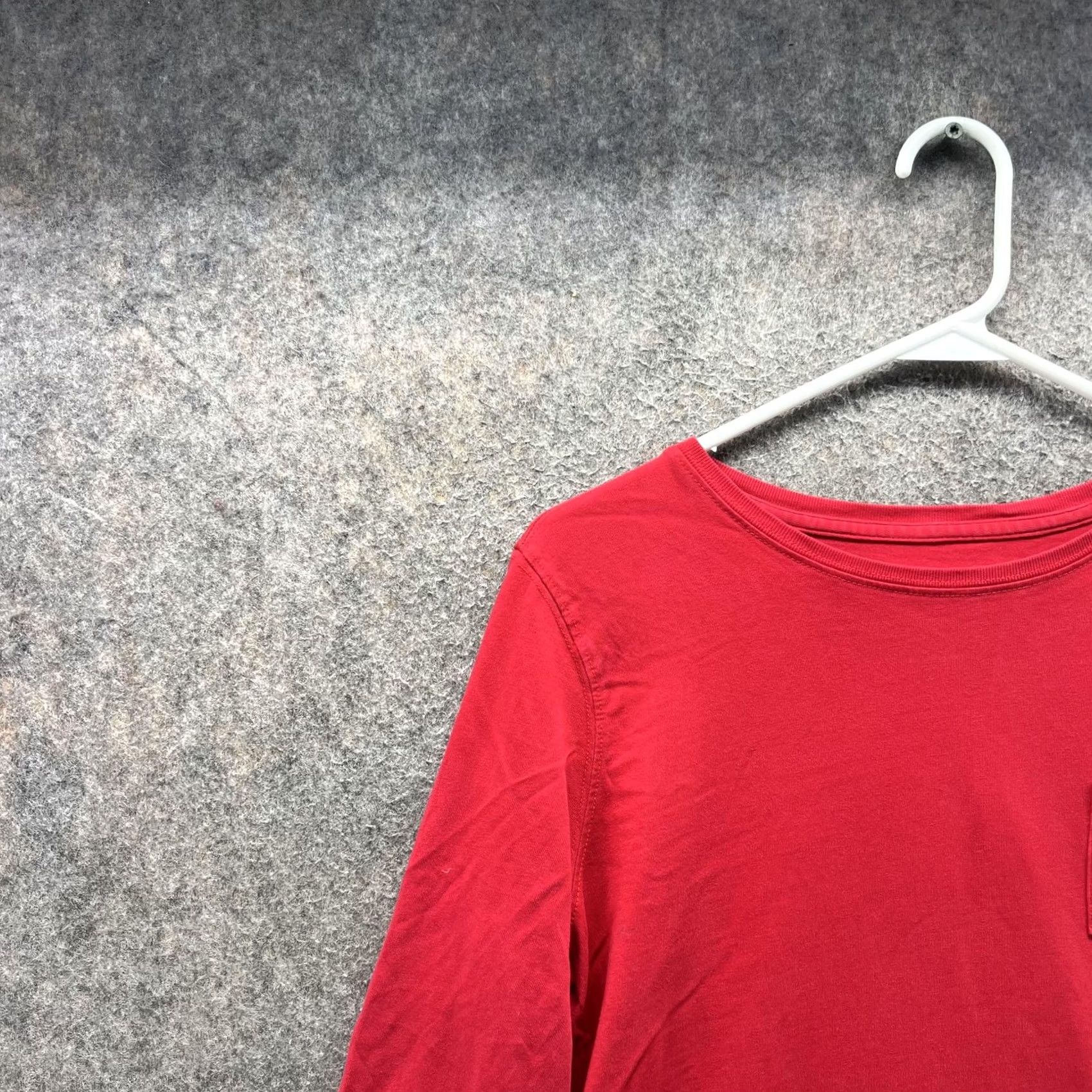 Vineyard Vines Vineyard Vines Mens Red Long Sleeve Merry Christmas Whale Pocket Shirt M Adults Mens Red Christmas Whale Graphic Pocket Crew Neck Wool? Size US M / EU 48-50 / 2 - 5 Thumbnail
