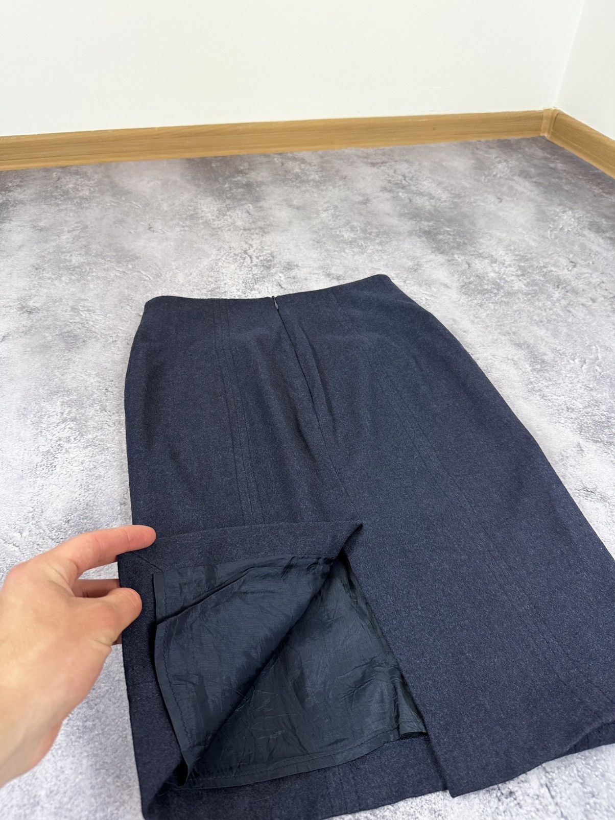 Blumarine Vintage Bluemarine Navy Wool Luxury Designer Midi Skirt Size 27" / US 4 / IT 40 - 6 Thumbnail