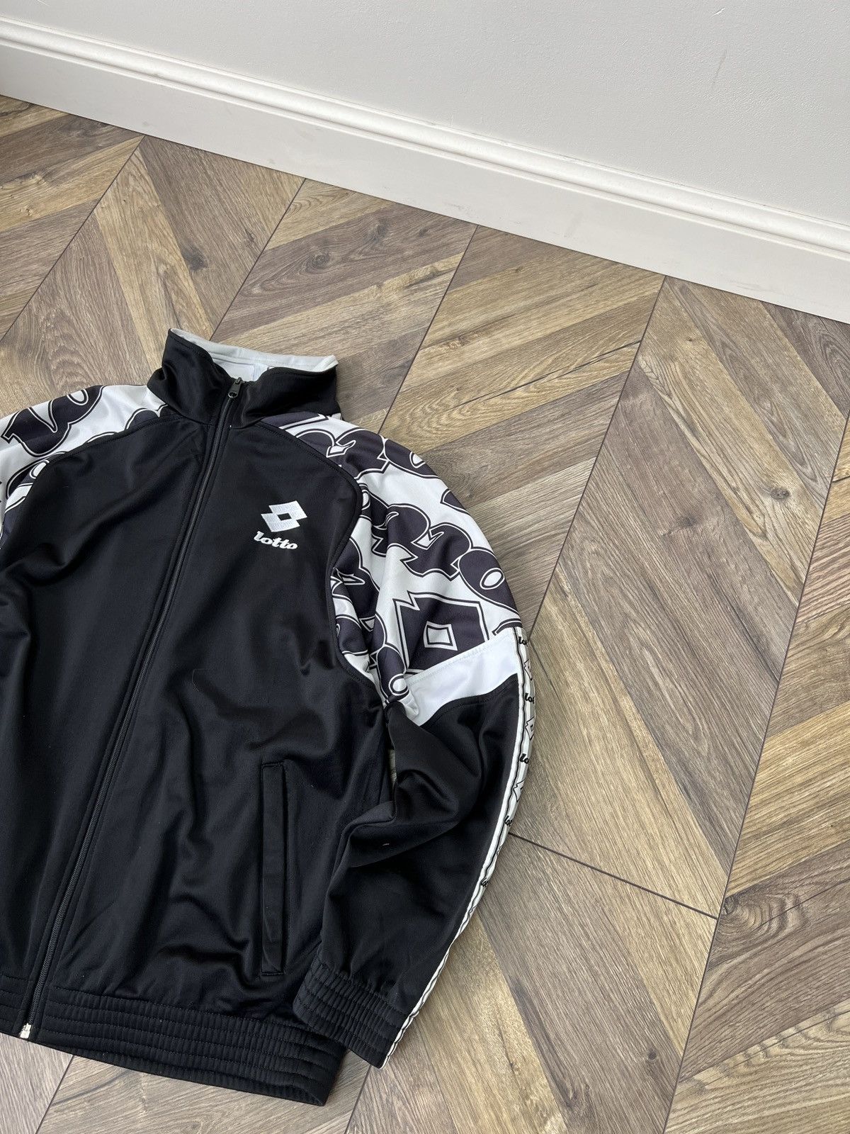 Lotto Sport Vintage Lotto Track Jacket black white big logo sport 90s Size US L / EU 52-54 / 3 - 6 Thumbnail