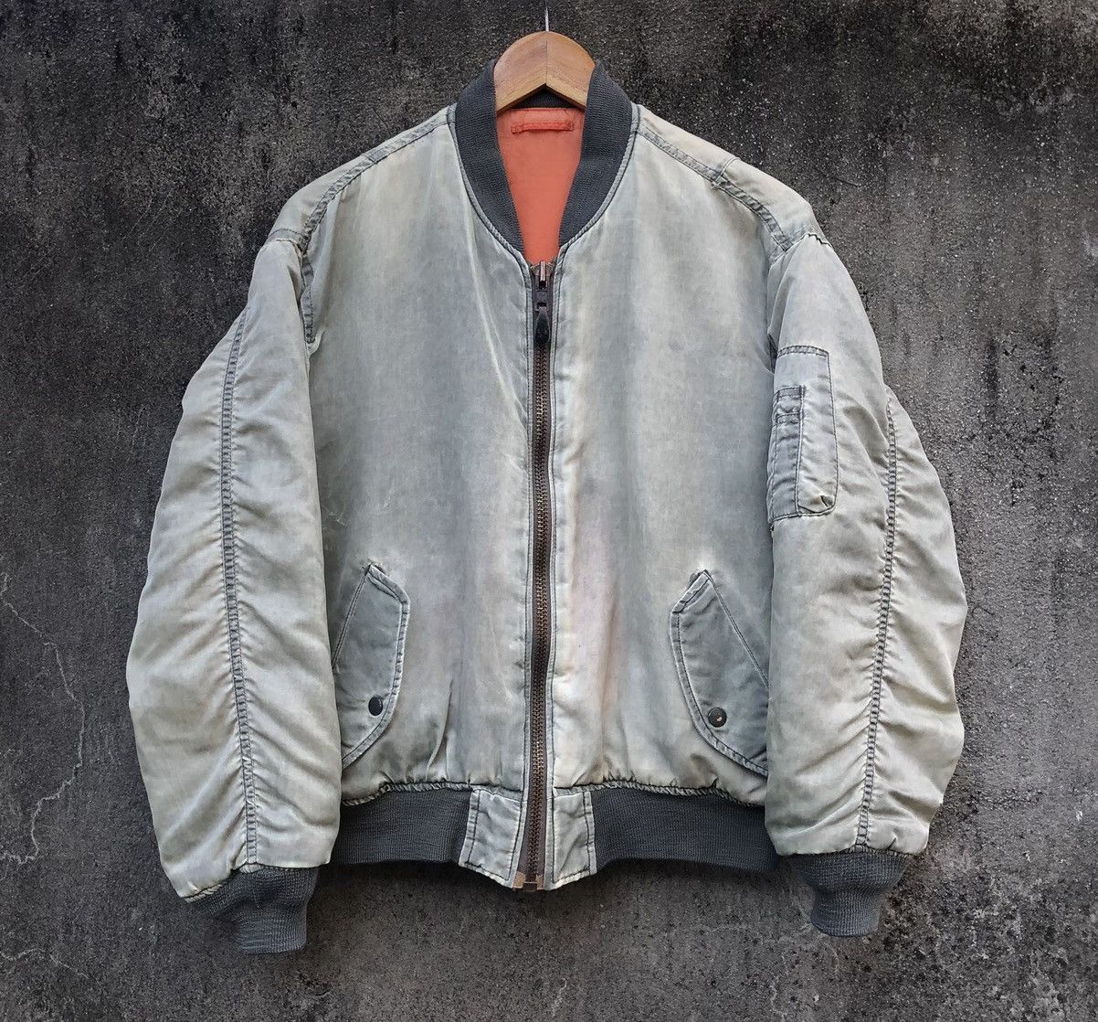 Vintage Vintage Sun Faded Ma-1 Bomber Jacket by Unique Size US L / EU 52-54 / 3 - 1 Thumbnail