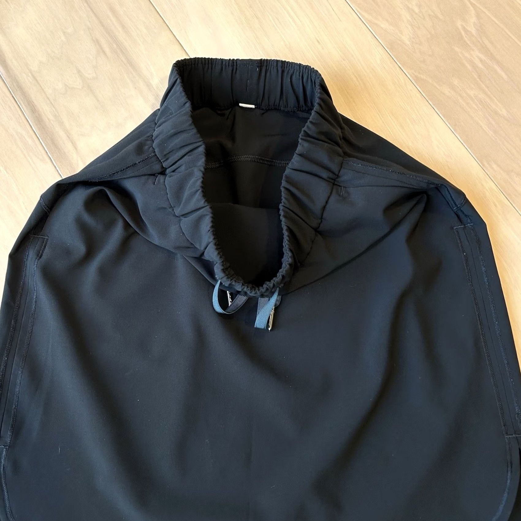 Lululemon VINTAGE Lululemon On The Fly Skirt Black Linerless Women’s 4 Size 27" / US 4 / IT 40 - 2 Thumbnail