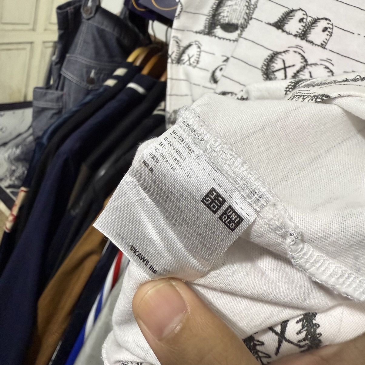 Kaws × Uniqlo Uniqlo x kaws tshirt Size US S / EU 44-46 / 1 - 6 Thumbnail