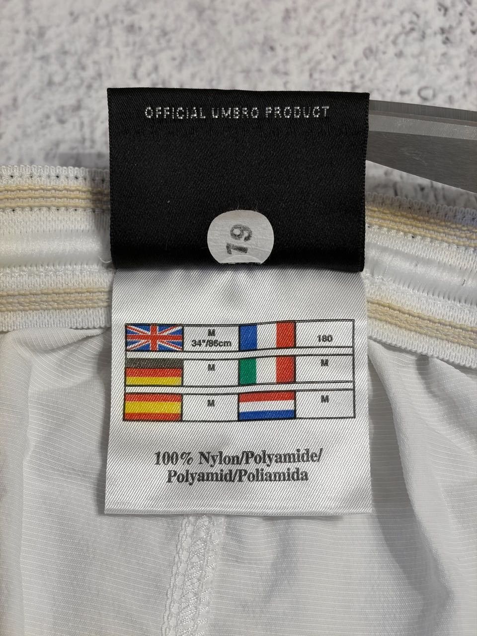 Umbro Manchester United 2000s Umbro Football Vintage Shorts Soccer Size US 32 / EU 48 - 9 Thumbnail