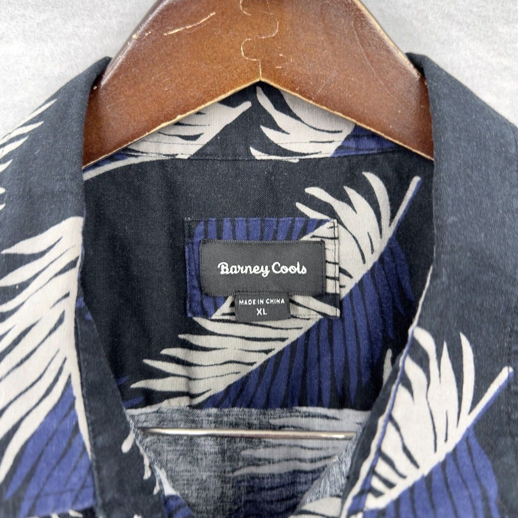 Barney Cools VINTAGE Barney Cools Hawaiian Shirt Men XL Blue Floral Aloha Beach Linen Blend Short Sleeve Button Up Mens Size US XL / EU 56 / 4 - 3 Thumbnail