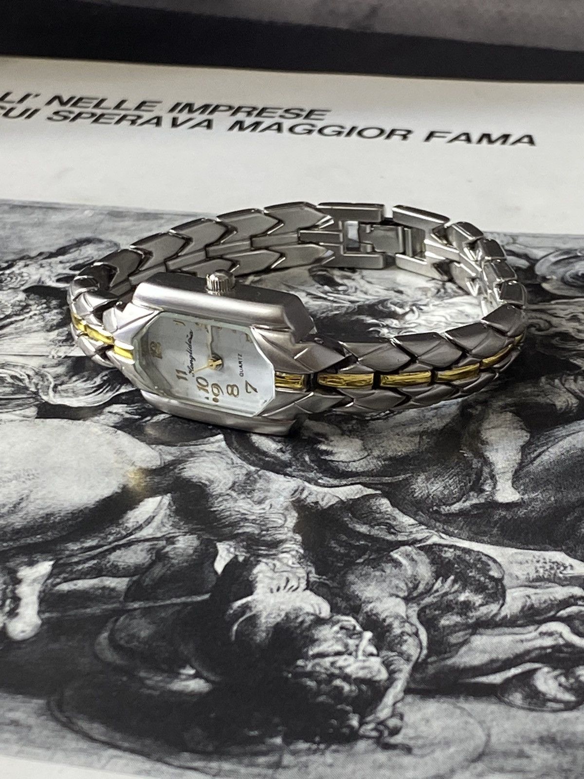 Jewelry Futuristic Watch: Elegant & Unique Design Size ONE SIZE - 9 Thumbnail